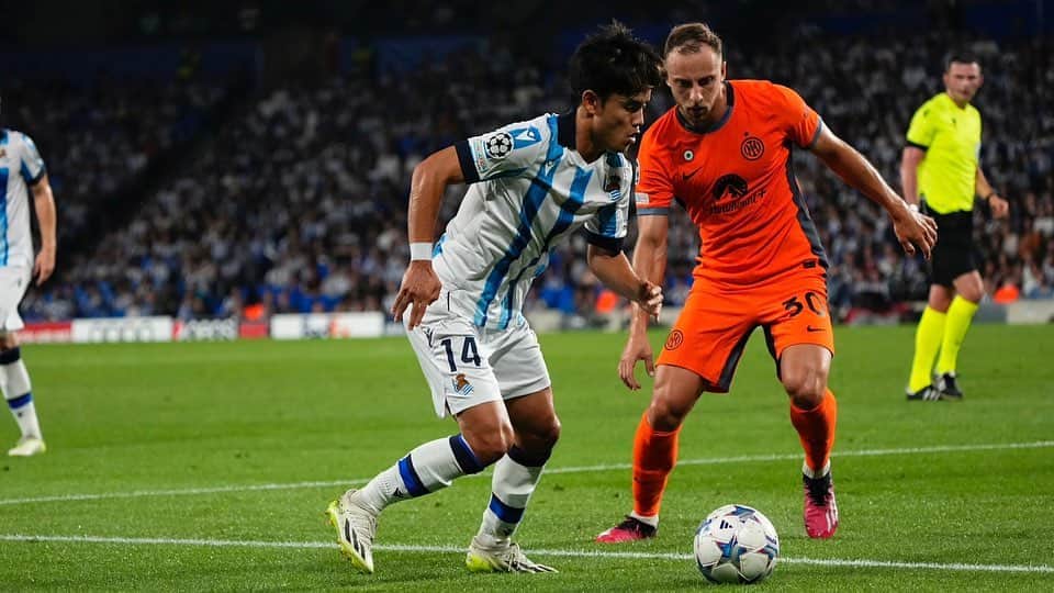 久保建英さんのインスタグラム写真 - (久保建英Instagram)「Debut en la @championsleague  Lastima no poder empezar con una victoria a pesar de las buenas sensaciones. A seguir!  チャンピオンズリーグデビュー戦。 内容が良かっただけに勝ちきれなかったことが悔しいですが、すぐにリーグ戦があるので準備していきたいと思います！  #championsleague  #realsociedad  #kubo  #久保建英」9月21日 20時51分 - takefusa.kubo