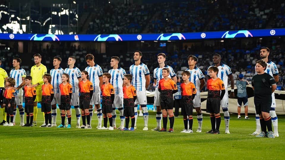 久保建英さんのインスタグラム写真 - (久保建英Instagram)「Debut en la @championsleague  Lastima no poder empezar con una victoria a pesar de las buenas sensaciones. A seguir!  チャンピオンズリーグデビュー戦。 内容が良かっただけに勝ちきれなかったことが悔しいですが、すぐにリーグ戦があるので準備していきたいと思います！  #championsleague  #realsociedad  #kubo  #久保建英」9月21日 20時51分 - takefusa.kubo