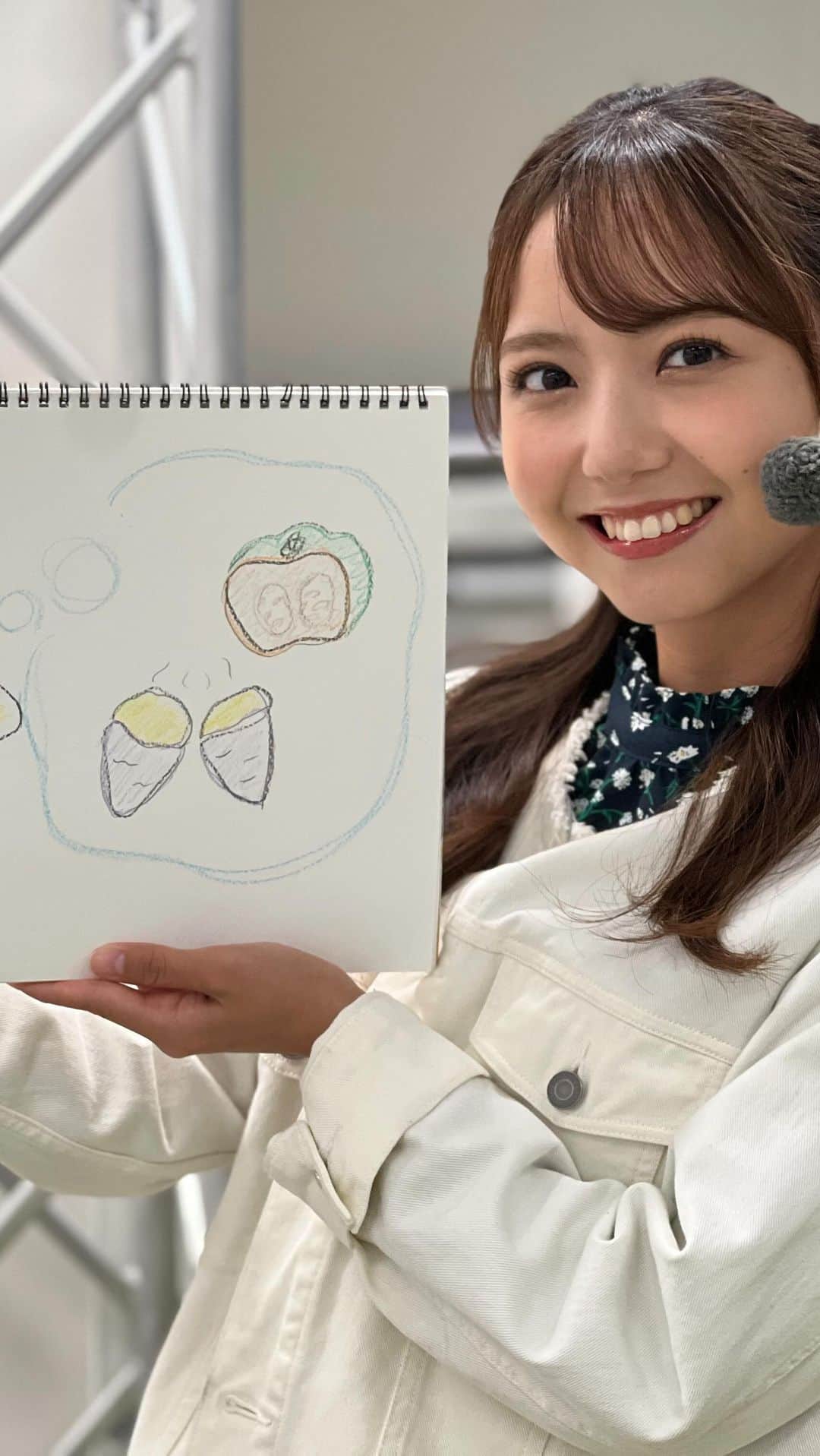 HTB「公式イチオシ！」のインスタグラム：「【みんなが描いた"onちゃん"大募集！】  きょうは・・・もえかさんからです！！！ 食欲の秋🍂🍂 ぜひみなさんも描いて送ってくださーい😄  子どもから大人まで、みなさんが描いた onちゃんの絵・イラストを大募集します！！ サイズや書式は問いません。 尚、採用された作品は「イチオシ‼」での放送のほか 公式SNSなどでご紹介させていただきます。 たくさんのご応募お待ちしています！！  ————————————— 〒060-8406  札幌市中央区北1条西1丁目6番地 北海道テレビ放送株式会社 「イチオシ!! "onちゃん"」係  【下記の内容を明記した上でご応募下さい】 ■氏名　■ペンネーム　■年齢 ■住所　■電話番号 ■メールアドレス ■作品のポイント ■番組へのメッセージ  ★作品を写真で撮ってお送りいただいてもOKです！ 　onちゃんアプリ「送る・参加する」→「応募する」 　→「みんなが描いた“onちゃん”大募集！」がご応募下さい （スマートフォンで撮影する場合は、可能な限り横向きでお願いします） ————————————— ※個人情報は放送にかかわる業務以外では使用いたしません。 ※作品の返却はいたしかねますので、あらかじめご了承下さい。」