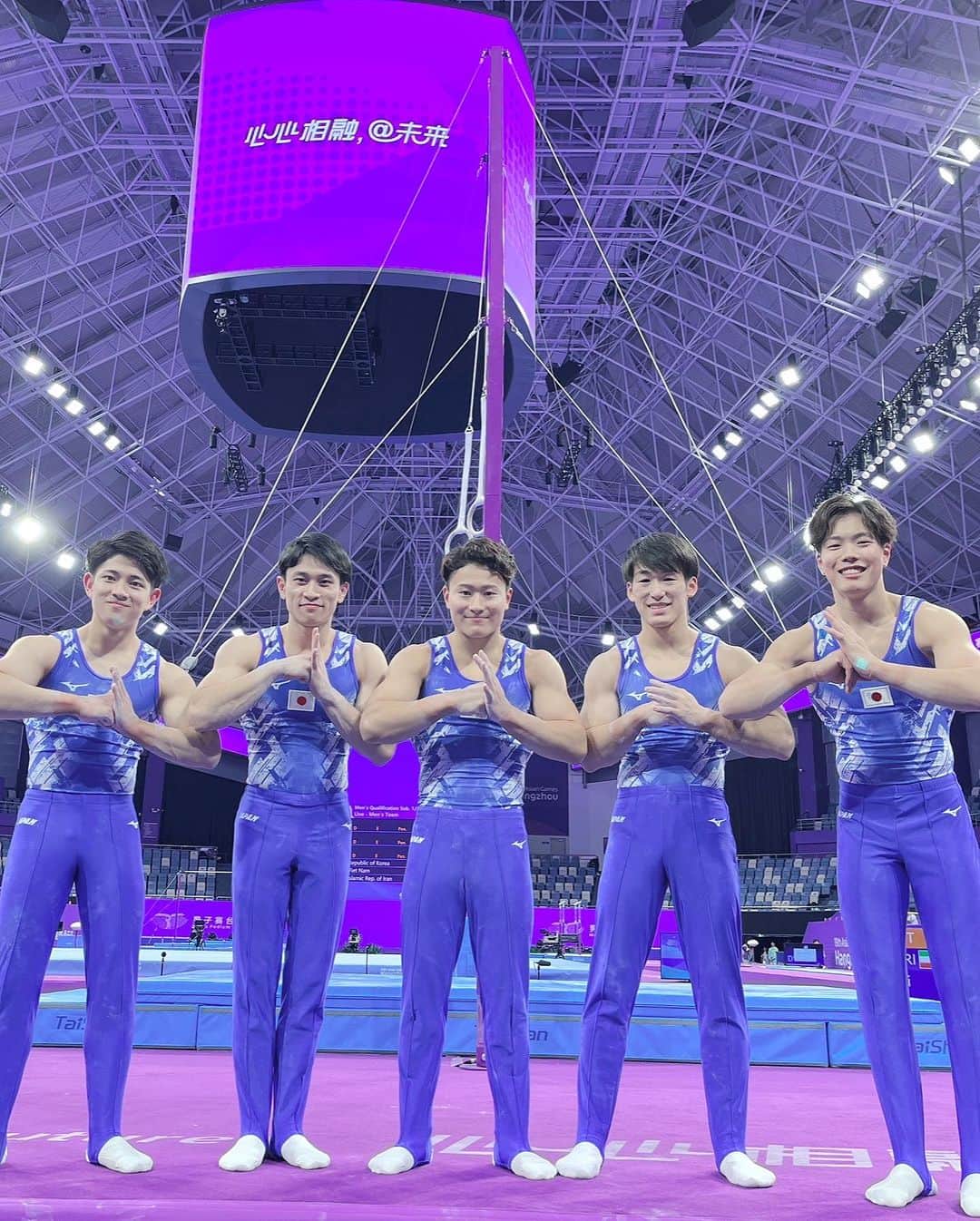 日本体操協会さんのインスタグラム写真 - (日本体操協会Instagram)「#杭州アジア大会   男子ポディウムトレーニング(試合と同じスケジュールで行う大会公式練習)でした！！🤸🏻‍♂️  選手達の笑顔が今の調子を物語っています😊👍🏻  とっても紫🟣✨😁  #体操ニッポン  #AsianGames2023  #AsianGames2022  #teamjapan  @teamjapanjoc」9月21日 19時16分 - gymnasticsjapan