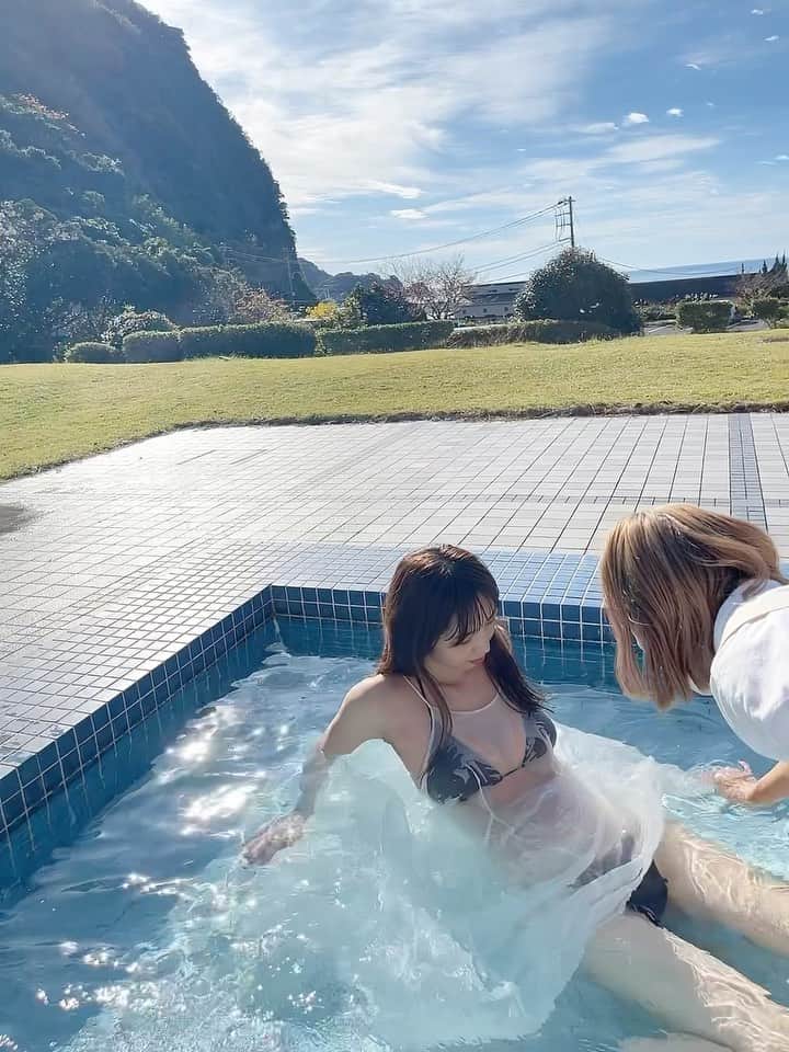塩地美澄のインスタグラム：「発売中の『Pearl オール未公開スペシャルEdition vol.1 』 撮影風景です📽️ #塩地美澄　#FRIDAYデジタル写真集　#グラビア」