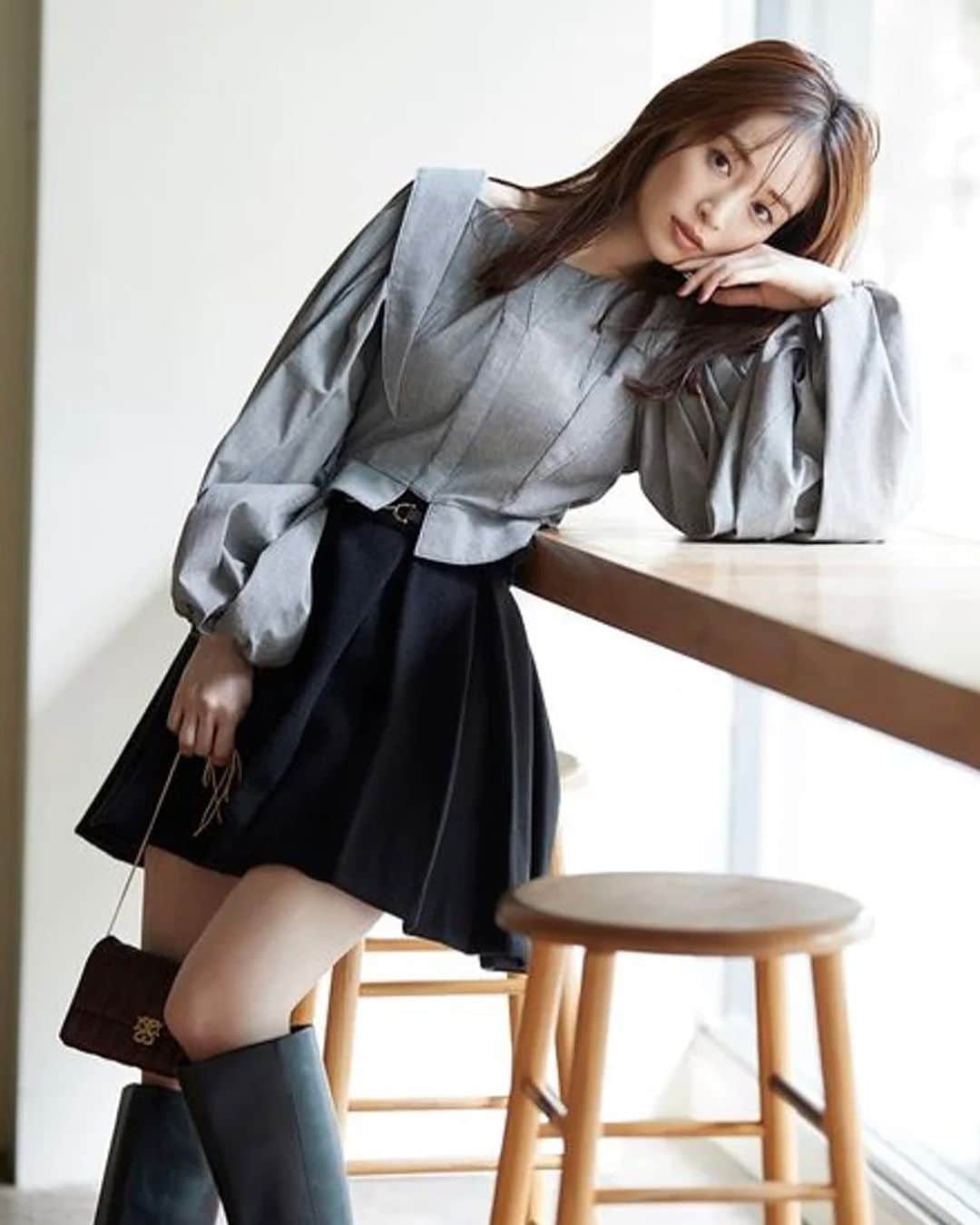 FASHIONWALKERのインスタグラム：「大人の #ミニスカート が欲しい！ ⁡ 秋冬に注目されてる『ミニスカート』 今季はミニ丈のスカートが気になる💛 ⁡ ———————————— 秋の先行予約も続々スタート！ 多数ブランドが新作販売スタートしてます！ FASHION WALKERのトップページからチェックしてみて ———————————— ⁡ #ミニ #ミニスカ #ミニ丈  #スカートコーデ #秋冬トレンド」