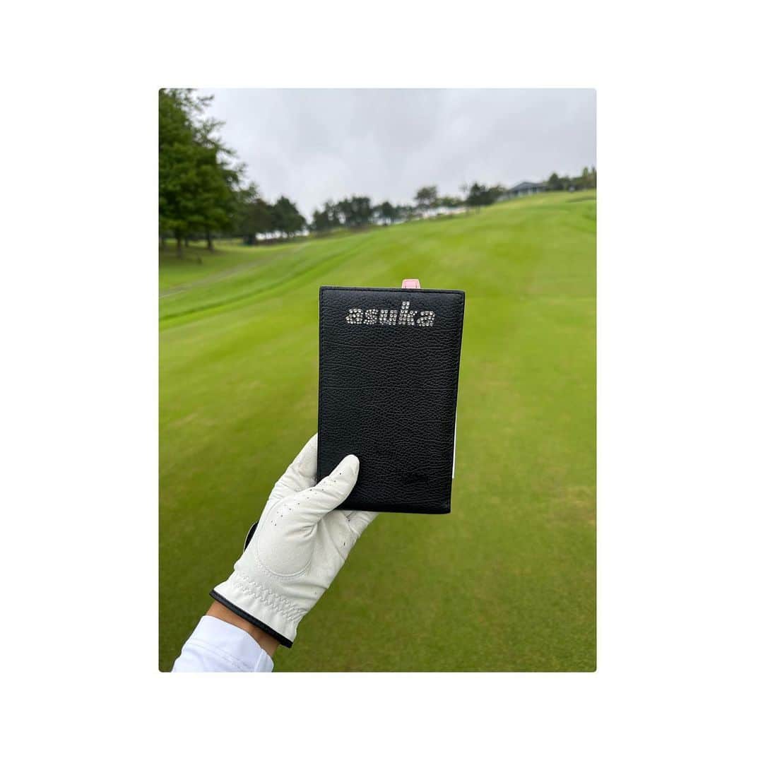 柏原明日架さんのインスタグラム写真 - (柏原明日架Instagram)「…@  毎週、使用してるコースメモカバーは (@awesome.japan)さんに作っていただいた物！  ブラックダイヤモンドのストーンが可愛いしかっこいい🖤  #awesome #コースメモカバー #golf」9月21日 19時22分 - asuka_____official