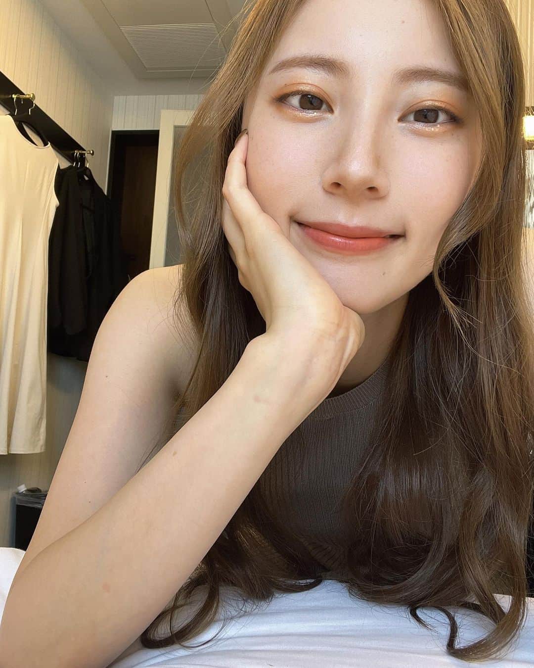のインスタグラム：「🙂😶‍🌫️😉😗」