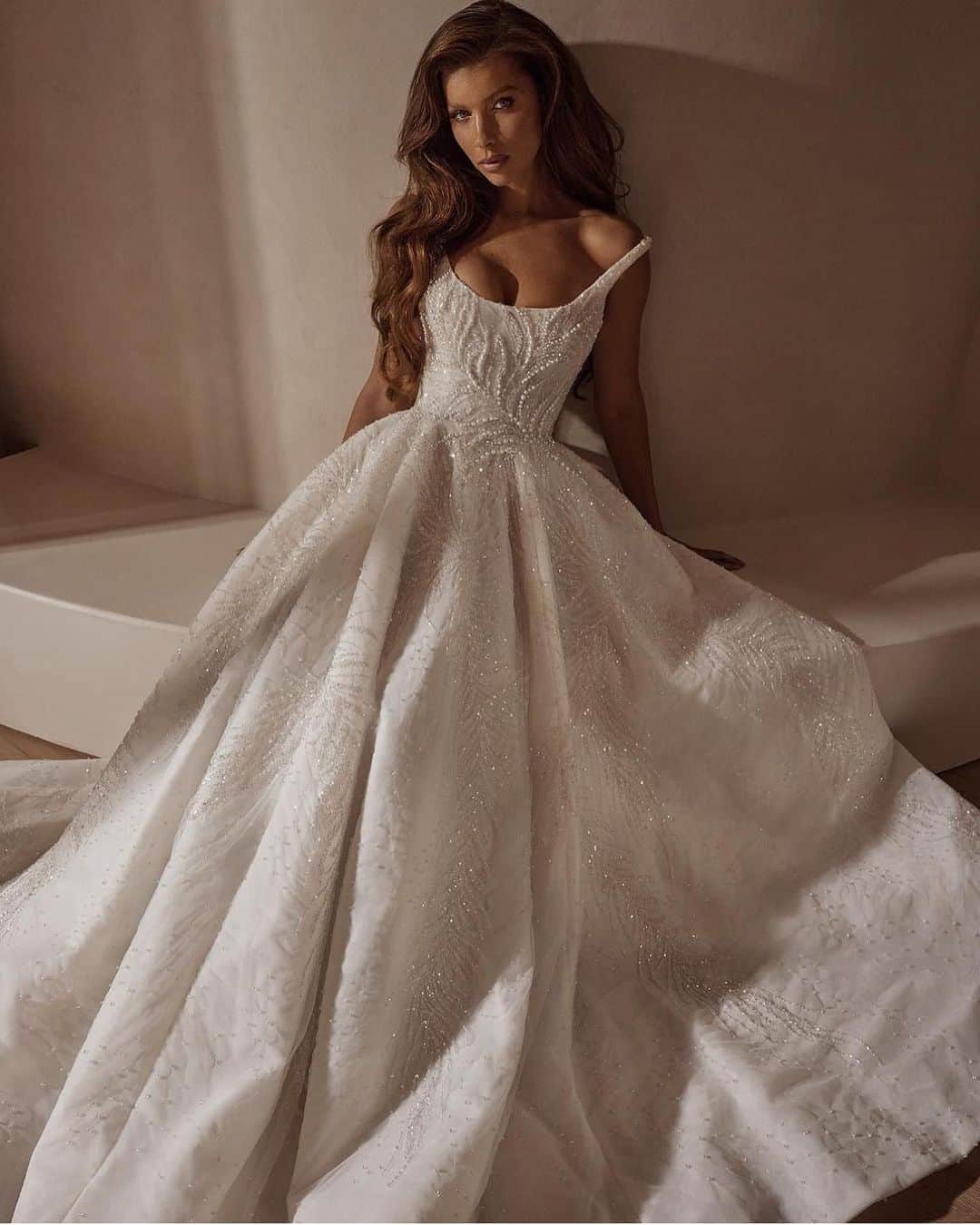 Wedding ?さんのインスタグラム写真 - (Wedding ?Instagram)「For those who want a sexy wedding dress. Which one is your fav? 1-9? 💟 Leah da Glória」9月21日 19時28分 - weddingideas_brides