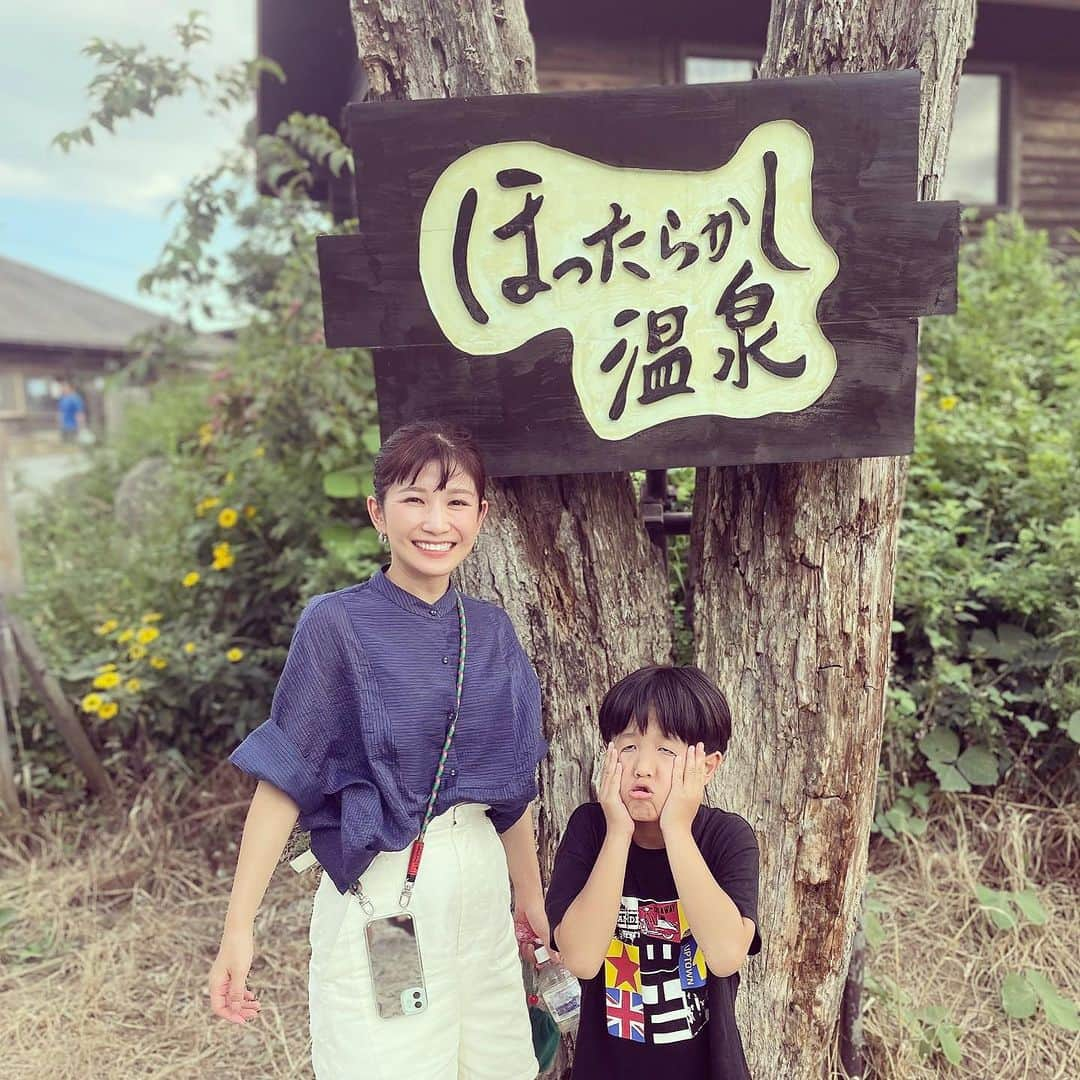 小西ゆりなさんのインスタグラム写真 - (小西ゆりなInstagram)「息子の顔はほっといて…😅 ほったらかし温泉の露天風呂から見る景色が最高だった🗻✨ #親子ショット#山梨観光 #ほったらかし温泉 #露天風呂 #富士山が見える #また行きたい場所　#日帰り温泉 #絶景スポット」9月21日 19時32分 - yurina_konishi