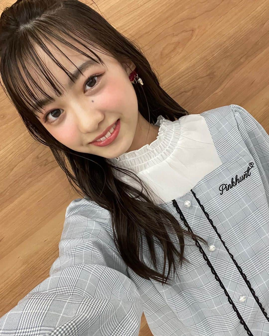 鎌田英怜奈さんのインスタグラム写真 - (鎌田英怜奈Instagram)「🩵 前回に引き続きピンクハントさんのオフショです(՞ . .՞)"  水色のガーリーコーデ🎀‎ 似合ってますか？🙈"  オフショで紹介しきれないくらい 秋服も可愛い物がいっぱいです👼🏻🫶🏻 もちろんすでに発売されているものも 沢山あるので、 公式サイトチェックしながら オフショも楽しみにしていてもらえたら 嬉しいです(*ฅ́˘ฅ̀*)♡  #pinkhunt #ピンクハント #ピンクハントイメージモデル #鎌田英怜奈」9月21日 19時40分 - k_erena_ta