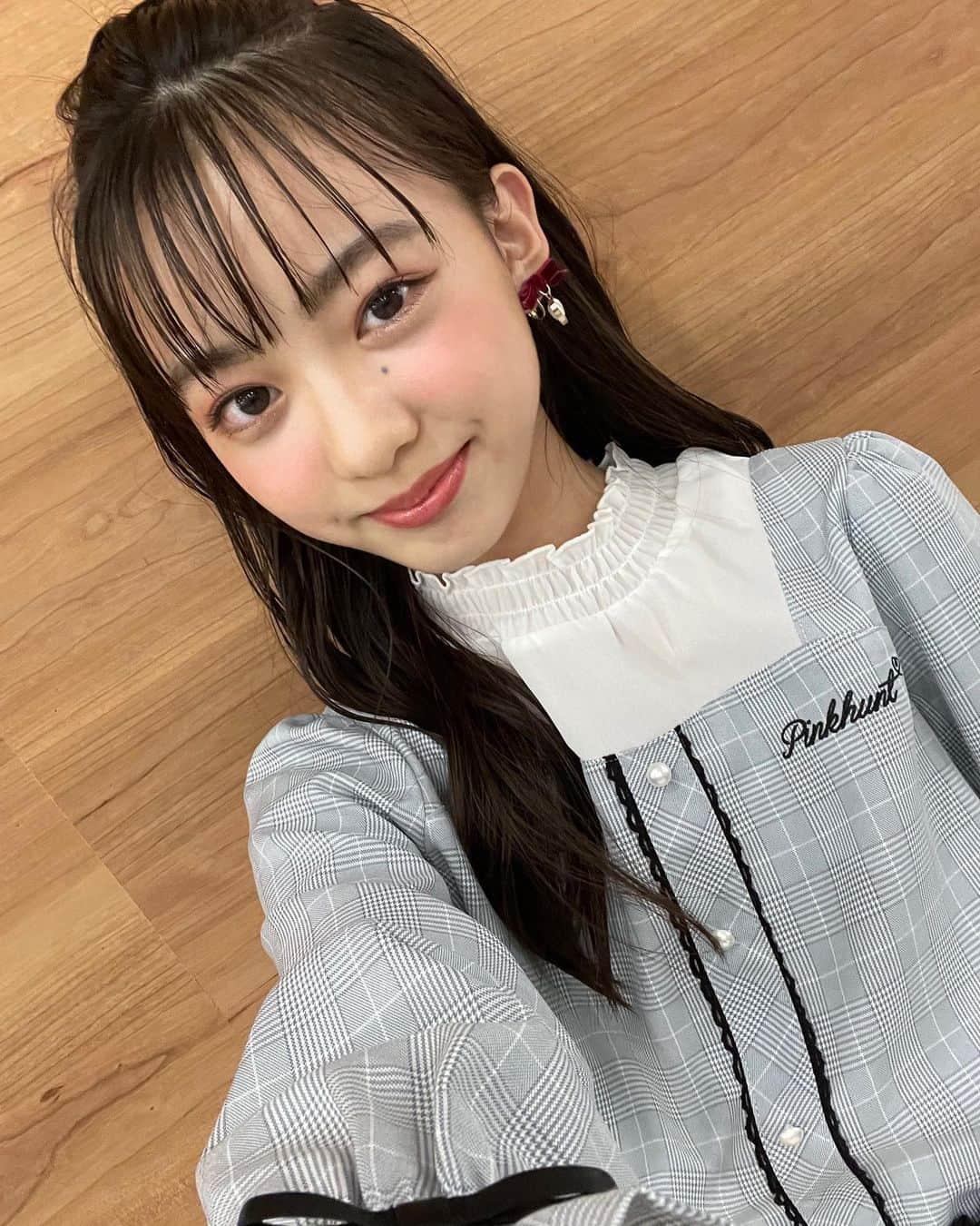 鎌田英怜奈さんのインスタグラム写真 - (鎌田英怜奈Instagram)「🩵 前回に引き続きピンクハントさんのオフショです(՞ . .՞)"  水色のガーリーコーデ🎀‎ 似合ってますか？🙈"  オフショで紹介しきれないくらい 秋服も可愛い物がいっぱいです👼🏻🫶🏻 もちろんすでに発売されているものも 沢山あるので、 公式サイトチェックしながら オフショも楽しみにしていてもらえたら 嬉しいです(*ฅ́˘ฅ̀*)♡  #pinkhunt #ピンクハント #ピンクハントイメージモデル #鎌田英怜奈」9月21日 19時40分 - k_erena_ta