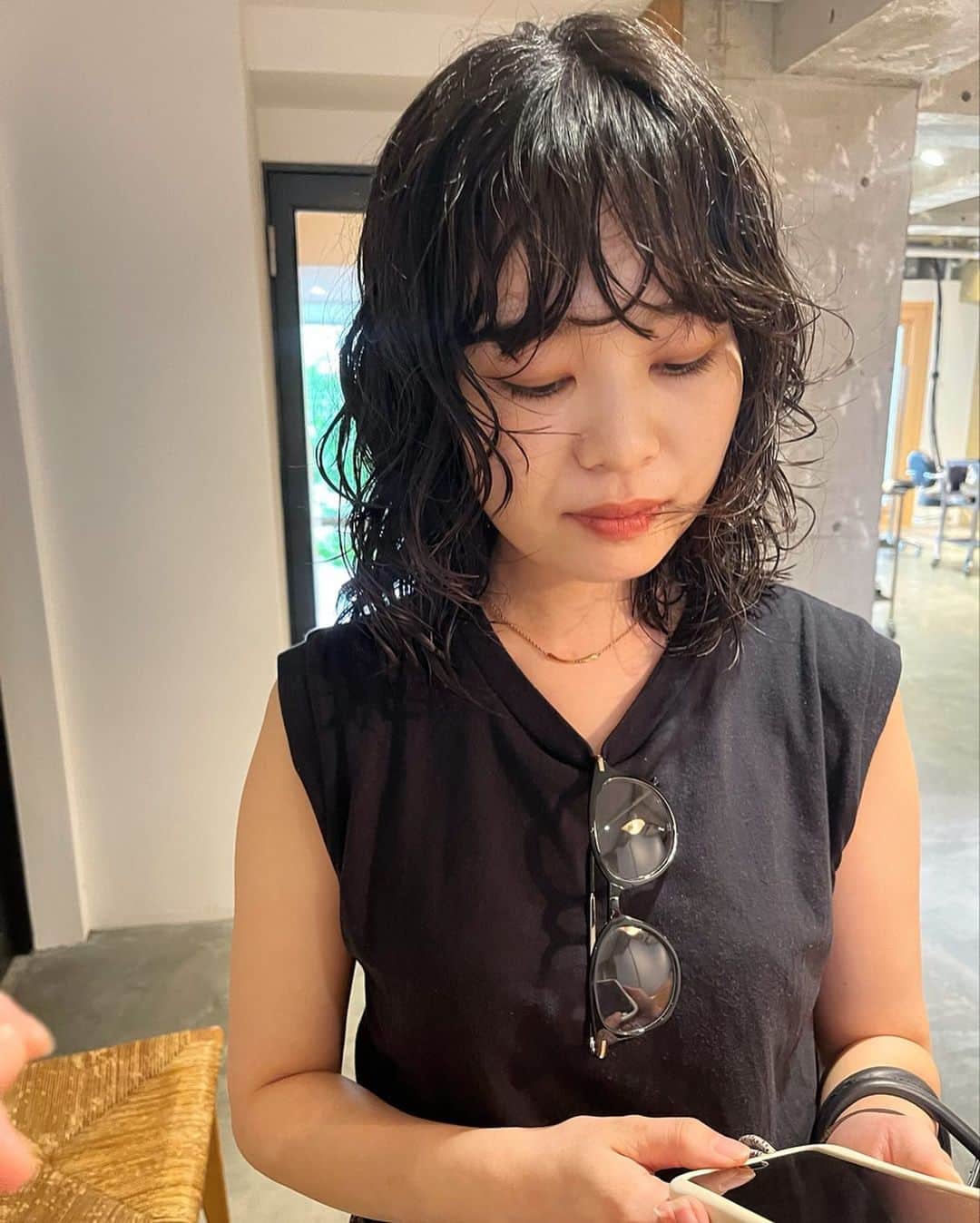 KARENのインスタグラム：「ウルフパーマ🐺 初めてのスタイルだったみたいですが、とってもお似合いすぎでした🥹🩵 有難うございました🙏✨」