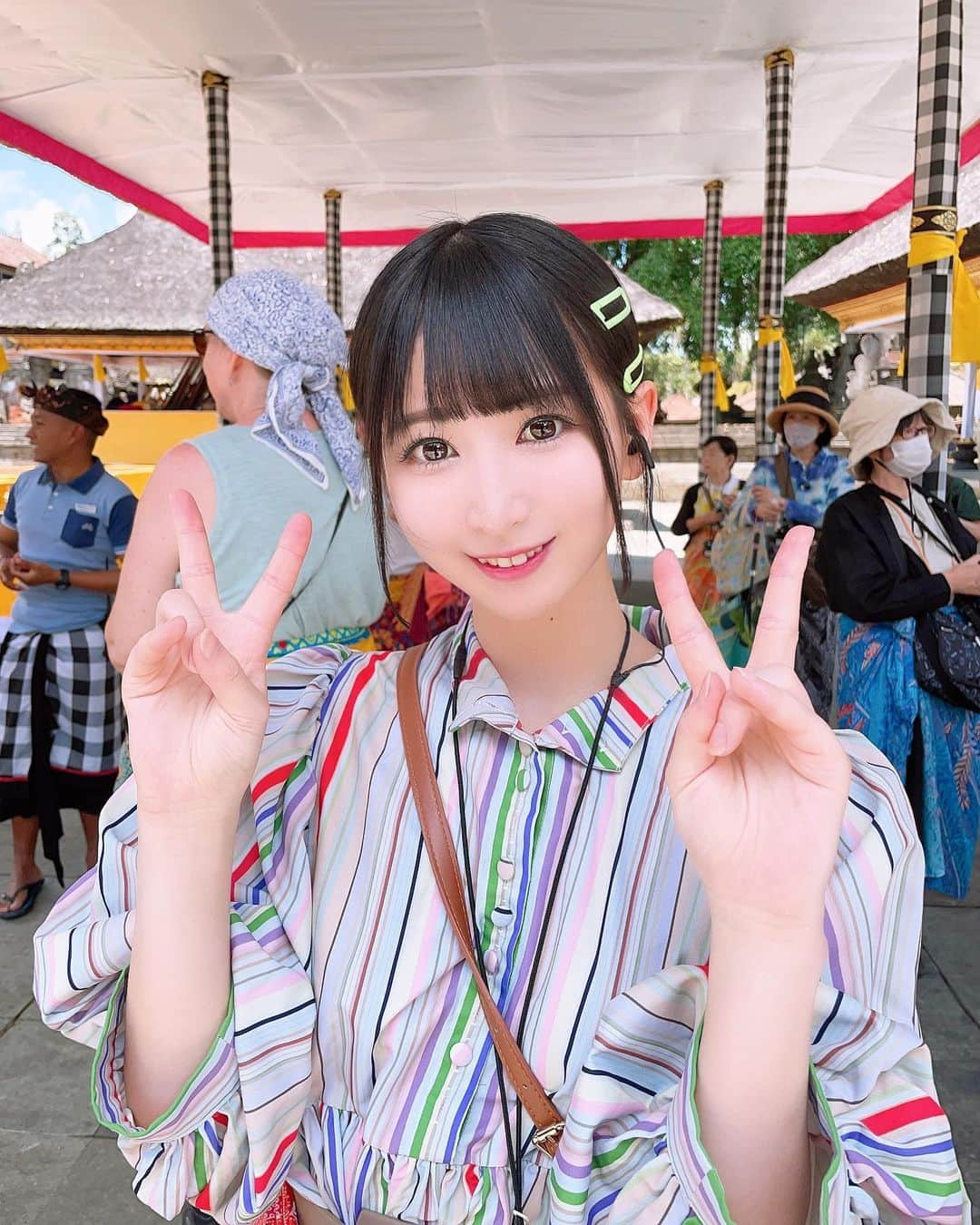 谷麻由里さんのインスタグラム写真 - (谷麻由里Instagram)「ティルタエンプル寺院で現地の人になった気分でサロン巻いてもらったよ🌴🏯🤍  入るのに髪長い人は結ばなくちゃいけないみたいで一つくくり〜♪  いっぱいお店もあってそこで現地のお洋服買ったよ〜！ 明日着ちゃおうかなぁ❤︎  #バリ島 #バリ島旅行 #インドネシア #寺院巡り #観光 #寺院 #ティルタエンプル寺院 #サロン #谷麻由里#Japan #japanesegirl #日本女孩 #インスタグラビア #黒髪 #vacances #ロリ #Japan #tagsforlikes #igers #ootd #攝影 #偶像 #寫真偶像 #寫真 #follow #Instagood #idol #me」9月21日 19時44分 - mayusamatokeiyaku