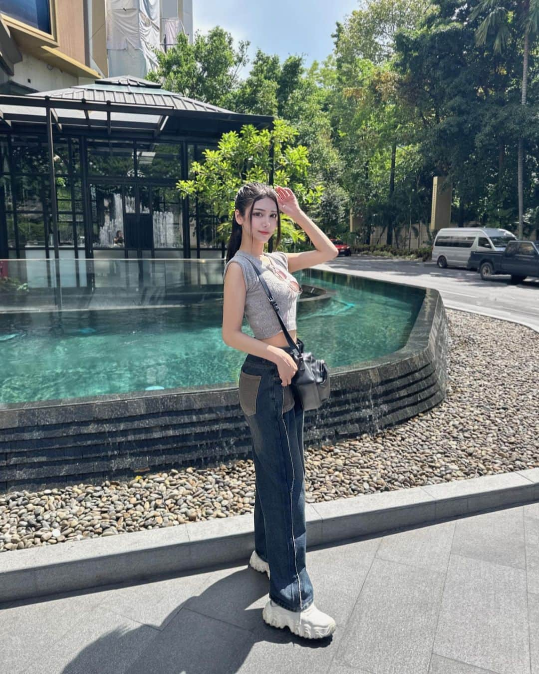 サントス飛鳥さんのインスタグラム写真 - (サントス飛鳥Instagram)「久しぶりにカジュアルな感じ🇹🇭 #ootd #タイ #thai #thailand #ファッション #カジュアルコーデ #y2k #デニムコーデ #デニム #パンツコーデ #旅行」9月21日 19時45分 - alice_fushigino_