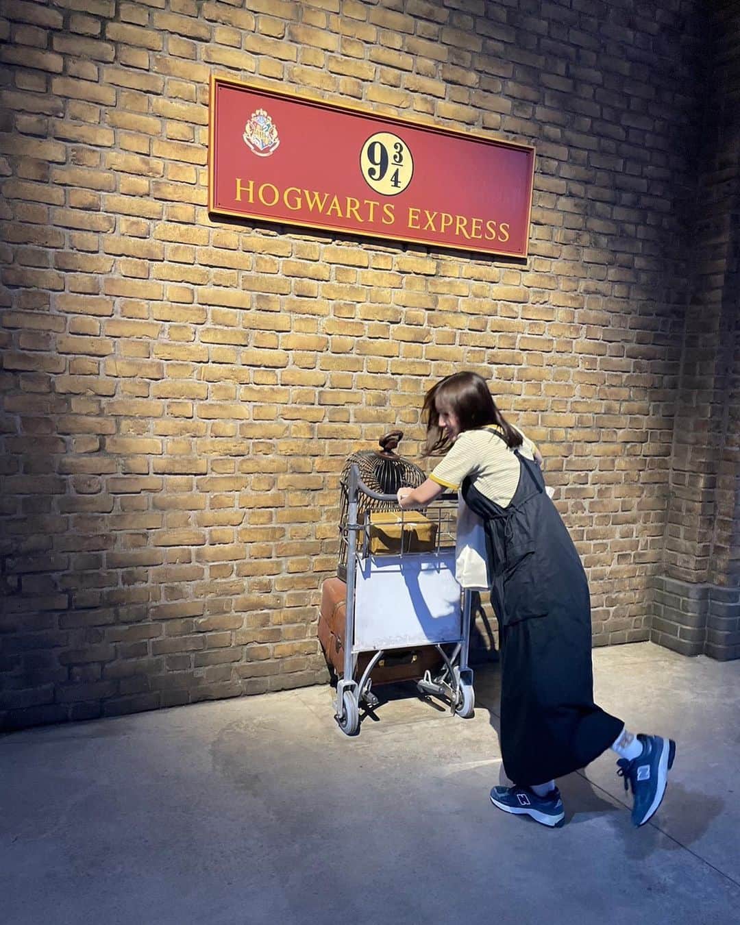 のインスタグラム：「まだほんのちょっとだけ魔法を使えるようになると思ってます。ホグワーツへの行き方だけは知っているので機会があれば頑張りたいです。」