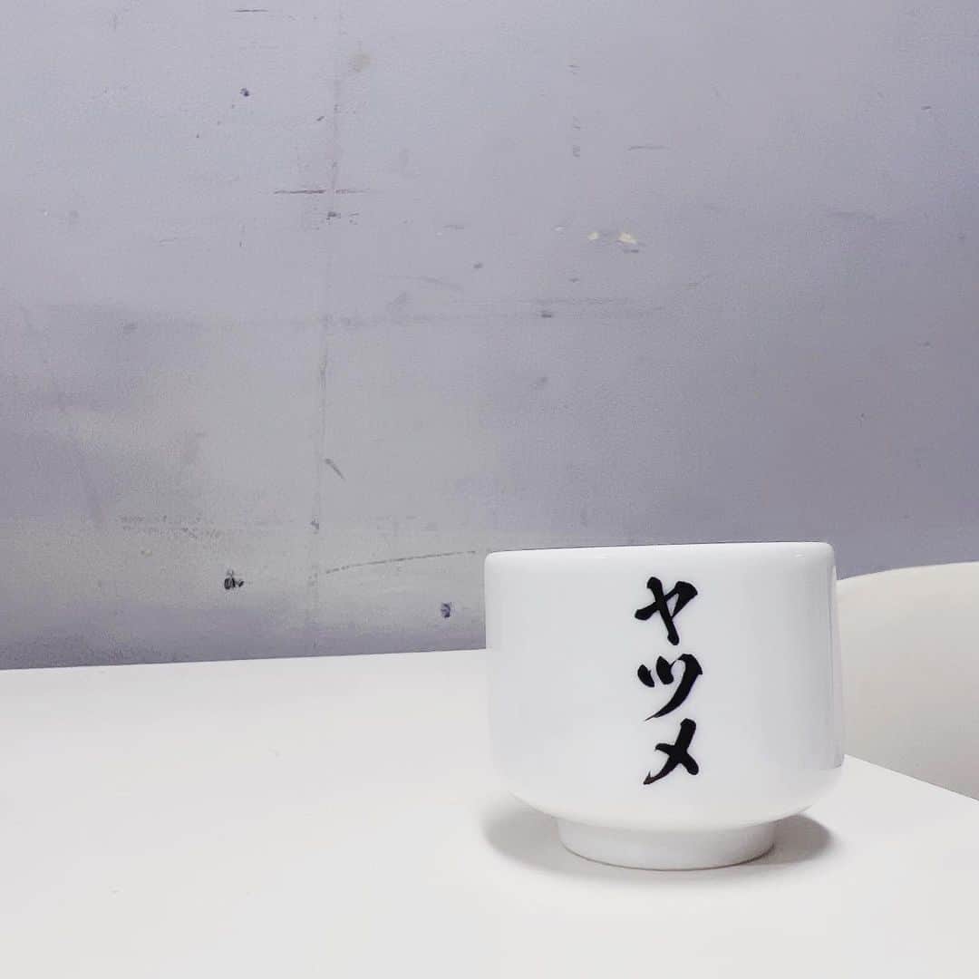 青木志貴のインスタグラム：「#爆剣 舞台全公演無事終了しました！ ご来場、ご視聴ありがとうございました…！ 感想はまた別で詳しく語ります  そして舞台後、2週間ぶりの美容点滴へ 新宿美容内科医療クリニックさん @biyonai_official で、疲労回復や舞台メイクでの肌の疲れ、そして安定の美白の為にてんこもりメニューでお願いしました🥺🙏 白玉1000mg 強力ネオミノファーゲンシー グルタチオン ビタミンB1 シーパラ ダイビタ をまぜまぜ ライブと舞台で1週間以上毎日厚化粧だったから肌がお疲れです😭 栄養摂取〜〜〜〜☝️ いつもありがとうございます！  そしてジムトレ後は2ヶ月ぶりくらいのシーシャ😭🙏さいこ〜〜〜〜 癒やしDAYでした… シーシャでは完全に顔ファンの美女にも会えたしまじで良い日だ… トレーニング出来ることの喜びを噛み締めてます ハイフとかポテンツァ？とかもやってみたい🤔年に抗っていくぞ  #美容点滴 #シーシャ」