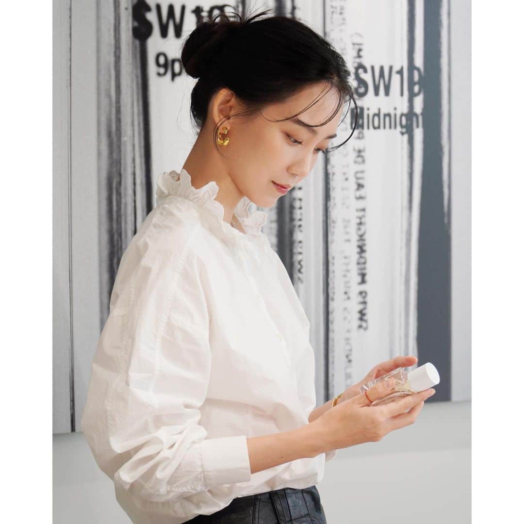 シン・ヒョンビンのインスタグラム：「#SW19fragrance #journeytothemoments #SW19GAROSUGIL」