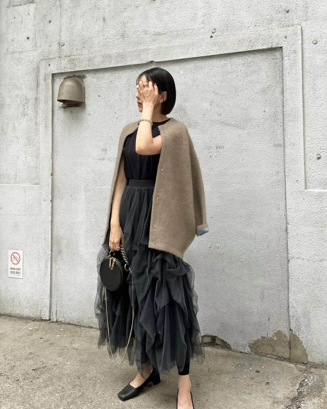 miheeさんのインスタグラム写真 - (miheeInstagram)「@elendeek  RACCOON MIX W CARDIGAN🤍  袖まくりや、前ボタンを開けたときの コントラストが可愛いカーディガン🫶☺️  色は迷ってベージュに🫶 裏側はブルー🩵  @elendeek_snap #pr#elendeek_knitgallery」9月21日 19時59分 - __mihi__