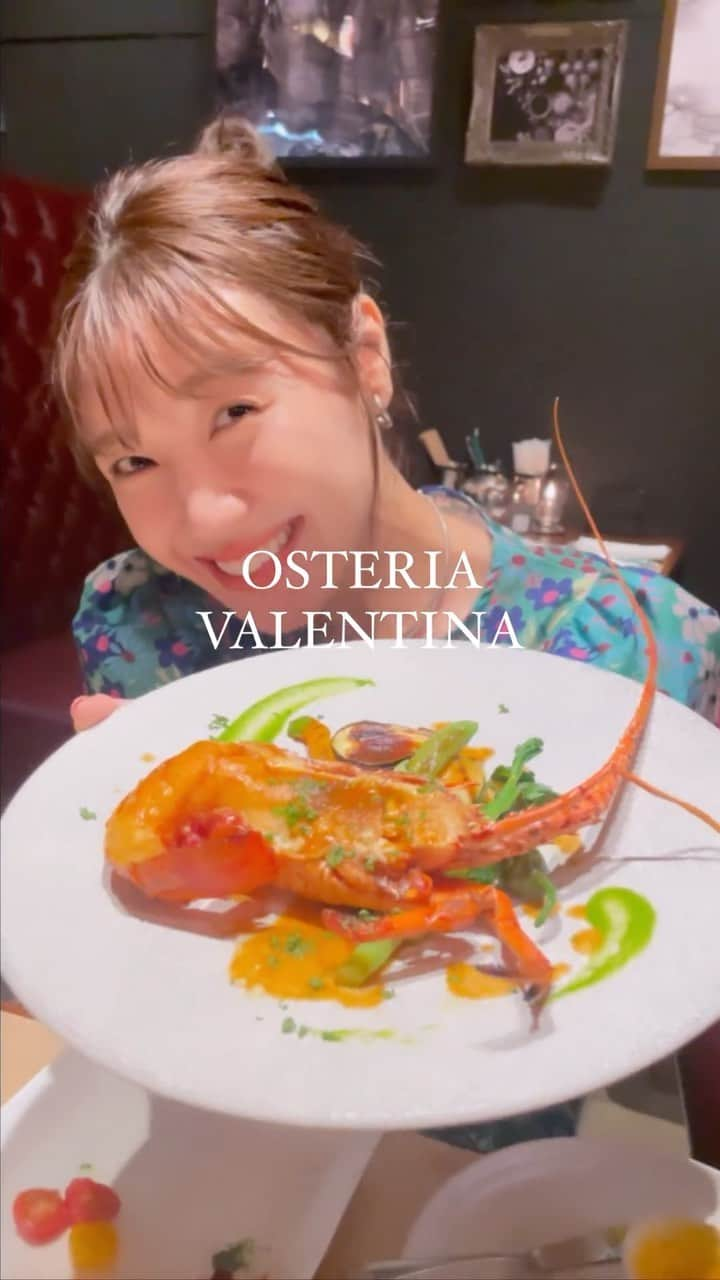 黒田りさのインスタグラム：「🇮🇹【#福岡グルメ】  春吉で海鮮イタリアンディナー🐟✨ OSTERIA VALENTINAさんへ行ってきました♩  特別感のある店内には大きなショーケース！ 長浜市場から仕入れた新鮮な海の幸がずらり並んでいて そこから食べたいものを選ぶことができるの…😳  私たちはおすすめの伊勢海老をローストとパスタ 半分ずつ調理してもらうことにしました🦐  運ばれてくるお料理はどれも彩り鮮やかで 盛り付けも美しい👏✨ 見て楽しい、食べて美味しい！ とっても素敵な時間が過ごせました☺️🩵  📍 OSTERIA VALENTINA 福岡市中央区春吉3-21-24 モーニング6:30〜10:00 ディナー17:00〜24:00  #春吉グルメ#春吉ディナー#福岡海鮮#福岡イタリアン#福岡モーニング」