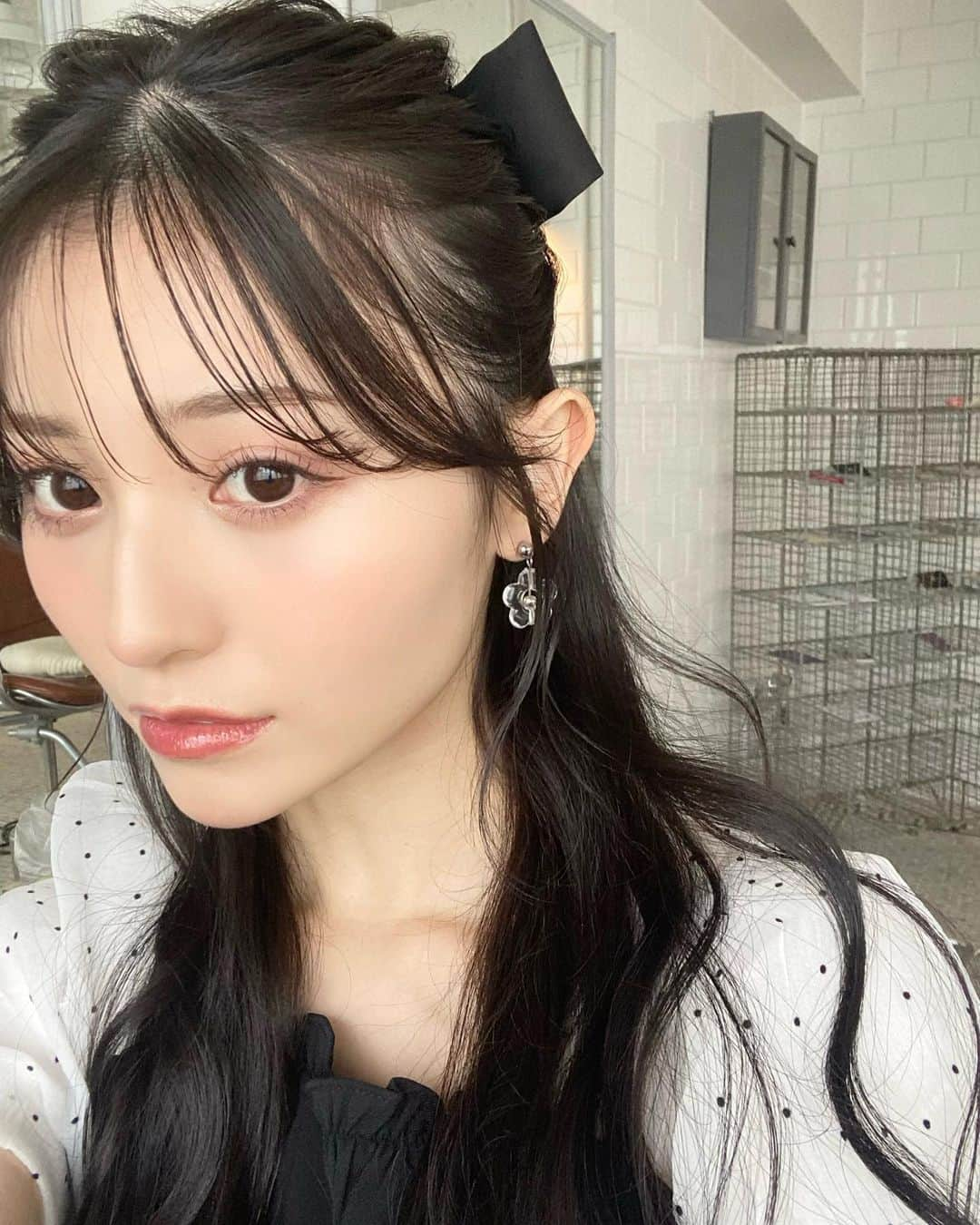 吉井美優のインスタグラム：「🖤🤍🩵 🦀 ？」