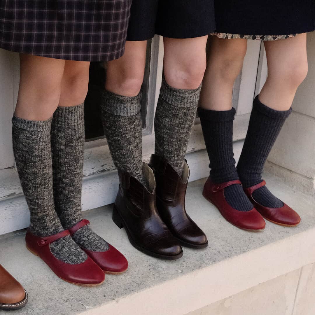 bonpointのインスタグラム：「New Bonpoint FW23 | Easy to match and comfy to wear! ​ Ideal for school, our shoes collection blends timeless style and seasonal tones. ​  #Bonpoint #NewCollection」