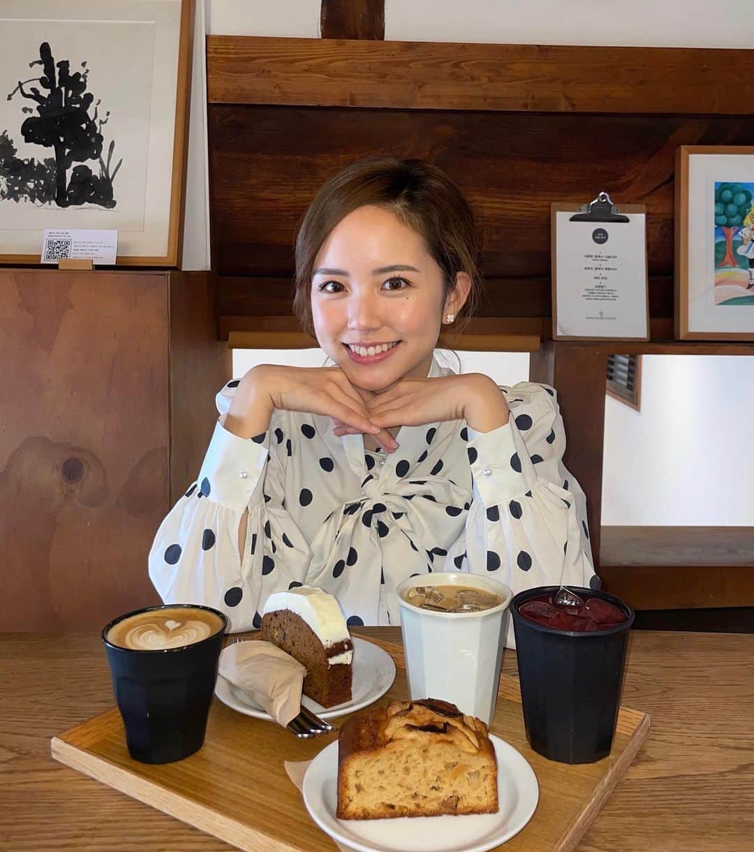 SAKATAMARINのインスタグラム：「久しぶりにめっちゃオフを楽しめました🩷韓国また行きたいな〜 私のキャリーバックには、中森明菜様がいます👀📷  #韓国#ソウル#旅行#korea#女子旅#カフェ#お洒落カフェ」