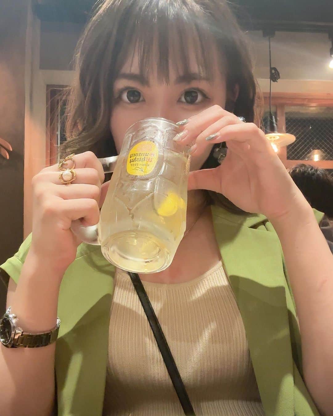 のインスタグラム：「. いっぱい写真撮ったと思ってたらほとんど食べてるか、お酒飲んでる写真だった😇❣️😇 . #シティーグループ #ニュークラ #ベルベ #鈴鐘 #クラブベルべ #クラブ鈴鐘 #ホステス #キャバ嬢 #すすきのキャバクラ #すすきのホステス #ショートカット女子 #酒好き」