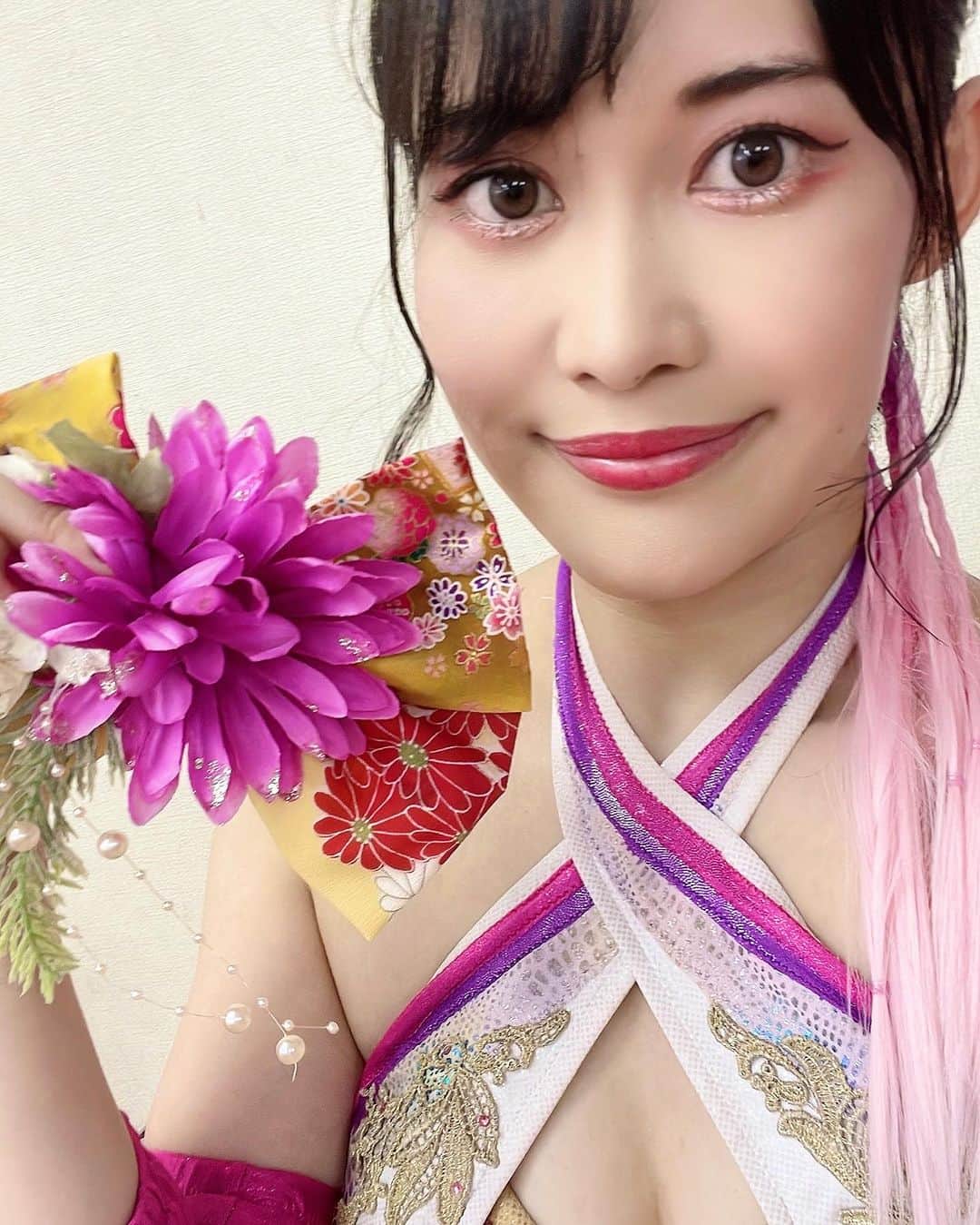 のインスタグラム：「オンラインサイン会あります🍑 谷ももはスケジュールが合わず事前収録になります🥹宜しくお願い致します🥹  ☟ 通販サイト：https://purej.thebase.in/  谷もものグッズは🍑 ポートレート クールタオル WANTEDTシャツ 通販限定ももざんまいTシャツ デジタルイラストを販売中です✨  ◇オンラインサイン会生配信のお知らせ 日時：９月２７日（水）１９：００～　 生配信：youtube PURE-Jチャンネル　 https://youtube.com/user/jwpproduce  参加：ＰＵＲＥ－Ｊ全選手（KAZUKIは不参加）、コマンド ボリショイ ※谷ももは所用の為、事前収録となります  対象：ＰＵＲＥ－Ｊ通販サイトでグッズをご購入の方で９月２７日１９時までに決済が完了している方。(谷もものグッズにサインをご希望の方は９月２７日１２時までに決済をお願いします)  ※グッズ購入の際に入れてほしい名前、対象の選手名の明記をお願いします。」