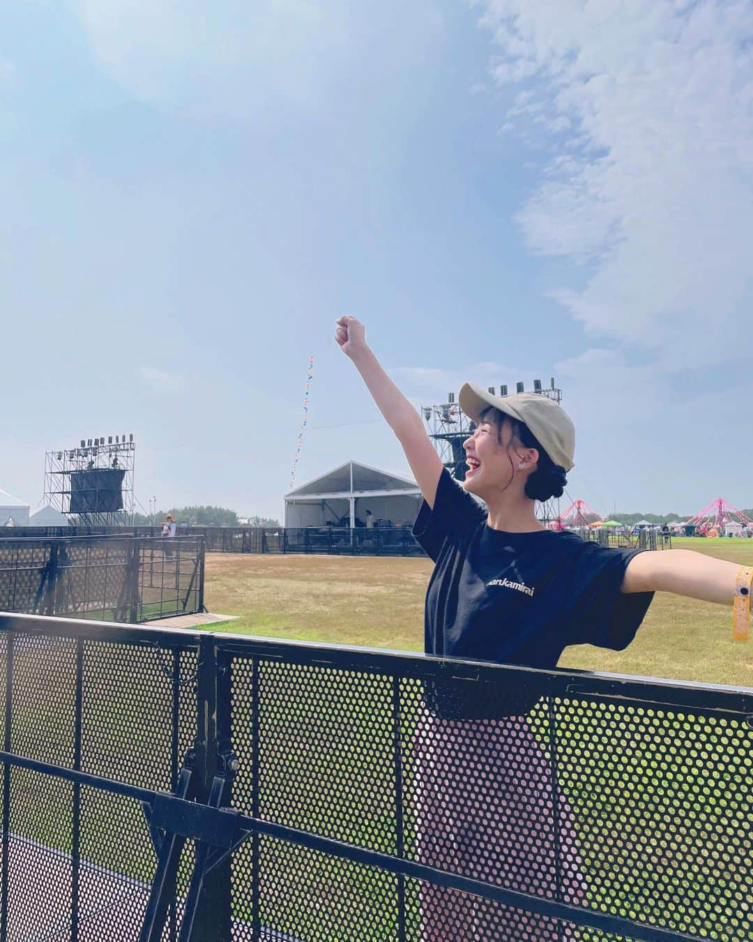 福田朱里さんのインスタグラム写真 - (福田朱里Instagram)「お外気持ちいい！！！⛰  #山口県 #瀬戸内 #福田朱里 #ワイルドバンチ #ワイバン2023 #ワイバン #ワイバン来た #きらら博記念公園 #フェスコーデ #フェス #邦ロック #キャップコーデ #キャップヘアアレンジ #彼女感 #帽子アレンジ #バンtコーデ #バンt #アイドル #ロックバンド #バンド #音楽イベント #Japan #japanesegirl #stu48 #Summer #wildbunchfest #rock #music」9月21日 20時25分 - akaringo_stu48