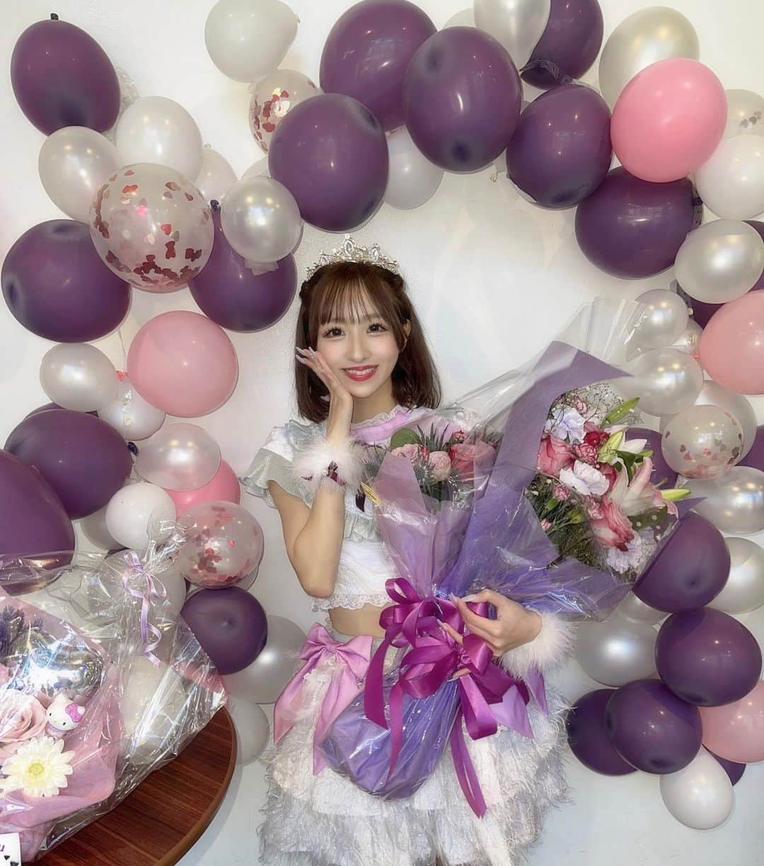 渡辺葉月のインスタグラム：「🎤💜☁️  2023.9.17  アルテミスの翼を卒業しました。  そして、8年半アイドルのわたしを 応援してくださり、本当にありがとうございました。♡  急な卒業になってしまい、ごめんなさい。  インスタでは、基本アイドルではない私を 載せることが多かったけど、 ほんとーに、アイドルが人生だったし はづきおたくがわたしの全てでした。  今までたくさん大きな愛を ありがとうございました。  アイドル人生、最高に楽しかったです❕❕  #idol #アイドル」