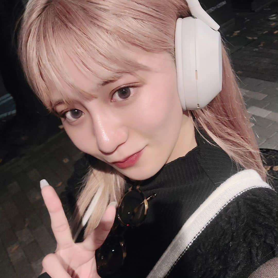 のインスタグラム：「🖤🖤🖤 . いぇい  Queencard聴きながらるんるん♡ . #mireinsta #星名美怜⁡ ⁡ ⁡ #ピンクヘア #ハイトーンピンク」