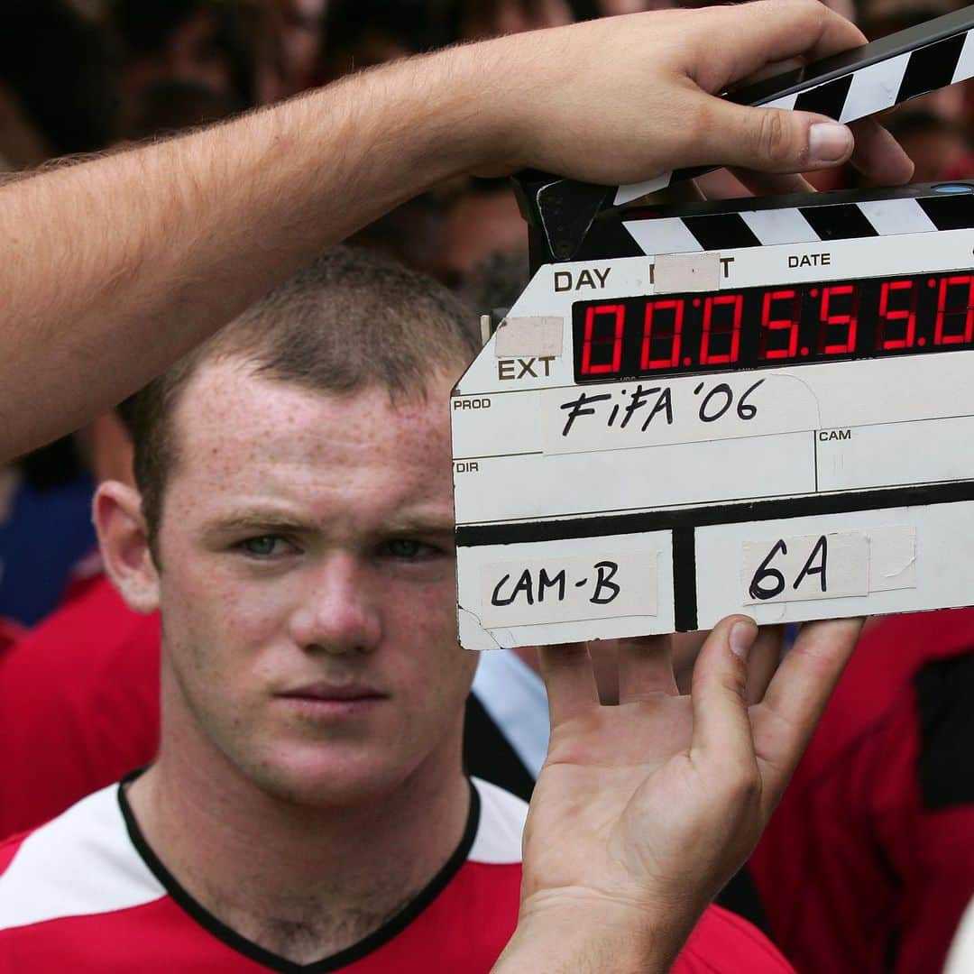 ウェイン・ルーニーさんのインスタグラム写真 - (ウェイン・ルーニーInstagram)「𝙄𝘾𝙊𝙉𝙄𝘾 📸🙌 on set with @waynerooney and @ronaldinho filming for @easportsfc 2006 commercial and front cover.   How good would these two have been playing alongside each other? 🔥  #tripelssports #triplesgroup #rooney #ronaldinho #fifa #fifa06 #mufc #barcelona #tbt #throwbackthursday」9月21日 20時21分 - waynerooney