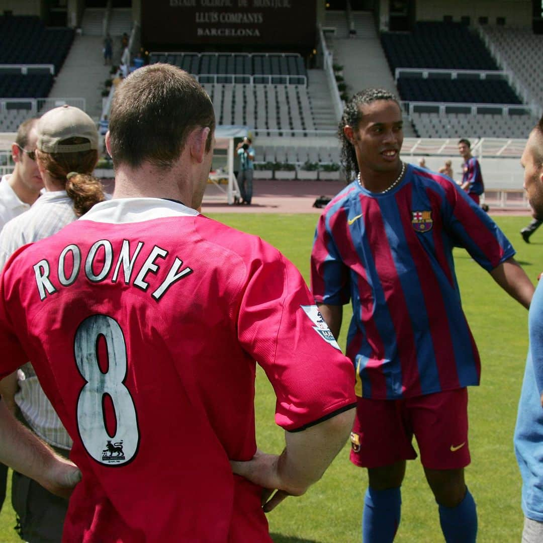 ウェイン・ルーニーさんのインスタグラム写真 - (ウェイン・ルーニーInstagram)「𝙄𝘾𝙊𝙉𝙄𝘾 📸🙌 on set with @waynerooney and @ronaldinho filming for @easportsfc 2006 commercial and front cover.   How good would these two have been playing alongside each other? 🔥  #tripelssports #triplesgroup #rooney #ronaldinho #fifa #fifa06 #mufc #barcelona #tbt #throwbackthursday」9月21日 20時21分 - waynerooney