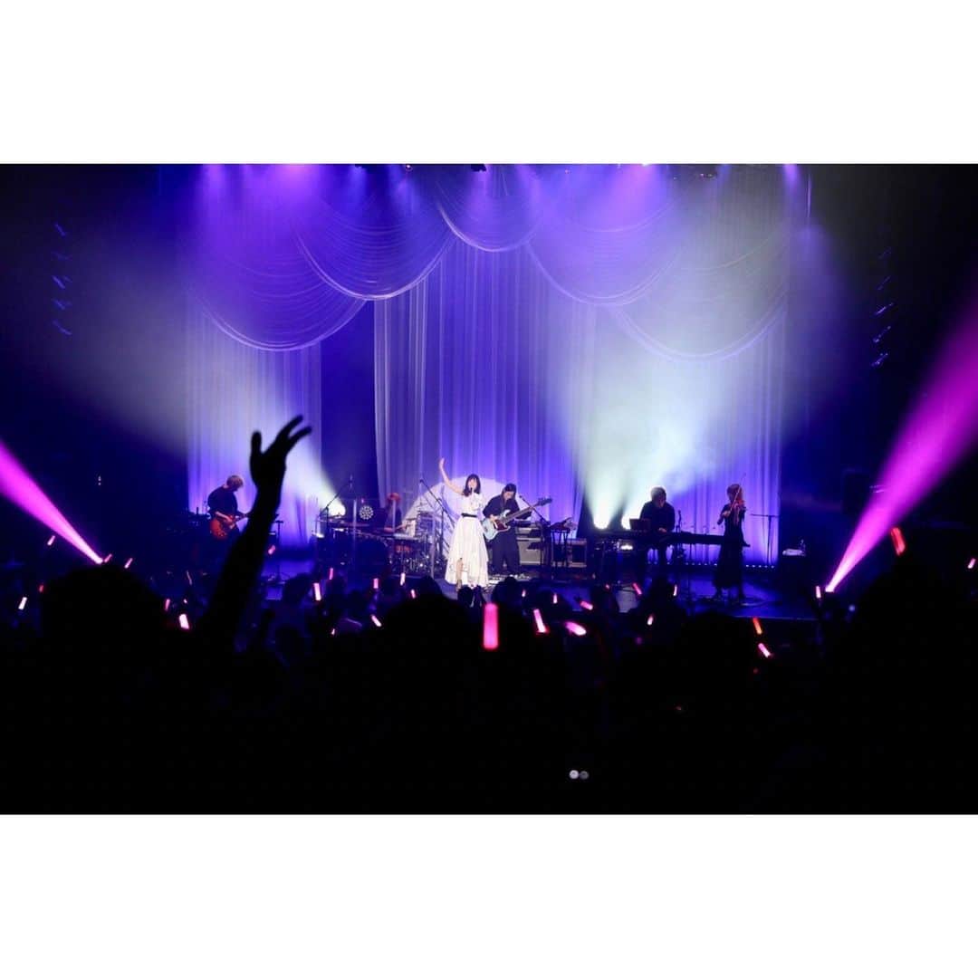 ChouChoのインスタグラム：「. 1/21開催のワンマンライブ 「ChouCho the BEST vol.2」の チケット最速先行がスタートしました✨✨  最速先行はアフタートーク＆ミニライブとお見送りの特典付きチケット🎫  前回のChouCho the BESTとはセトリも変えようと思っています♪ 新曲も増えてるしね☺︎ アニメ主題歌いっぱい歌います！ 初めての方も前回来てくれた方も楽しんでもらえるライブになるようにがんばりますね🦋 ぜひぜひ遊びに来てください😊 . . 『ChouCho the BEST vol.2』 2024年1月21日(日)開演 17:45 🎪渋谷 duo MUSIC EXCHANGE  eplus.jp/choucho240121/ . . . #ChouCho #ChouChotheBEST #ワンマンライブ」