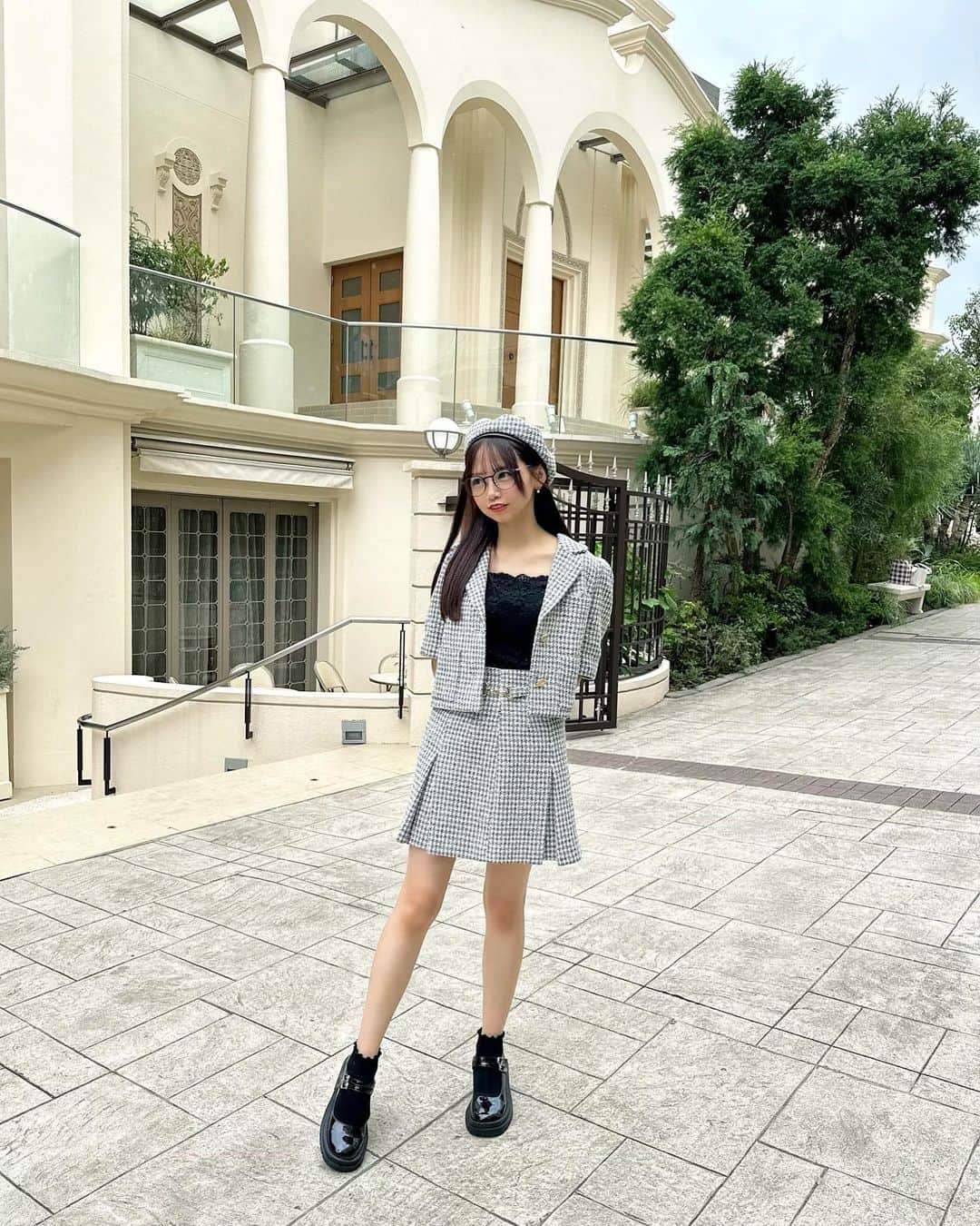 畑美紗起のインスタグラム：「秋服着てみた🍂🐿️💭 だんだんと秋になるもんね🫶🏻  去年かな？のお洋服たちだけど、 ジャケットもスカートもベレーも同じなの…🫡  かわいい秋服たくさん着たいなあ❕ みんなはもう買った？👗  #畑美紗起 #秋 #秋コーデ #ベレー帽 #ベレー帽コーデ #ファッション #セットアップ #コーディネート #今日のコーデ #私服 #ファッションコーデ #コーデ #夏コーデ #スナイデル #fashion #japanese #japanesegirl #shooting #me #instagood #coordinate #snidel #setup #ootd」