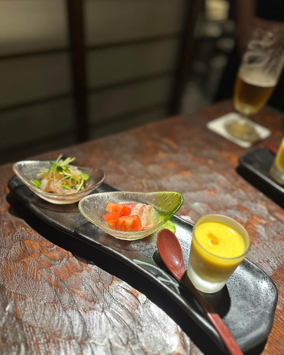 勝木友香さんのインスタグラム写真 - (勝木友香Instagram)「企画書打ちをしながらの お食事でしたが…  一言でいうなら、わんぱくだ！  メインのステーキの前に ハンバーグが出てくるコース😊笑  お魚もお寿司もあって、 うん、わんぱくだ！  鉄板焼炭焼さいとう @teppanyaki_sumiyaki_saito  お肉もお魚も美味しかった😋  PR  #鉄板焼炭焼さいとう #六本木グルメ #六本木ディナー #六本木鉄板焼き #六本木居酒屋 #港区鉄板焼き #港区ディナー #肉スタグラム　#お肉大好き　#肉食女子　#グルメ女子　#東京グルメ部」9月21日 20時33分 - katsukiyuhka