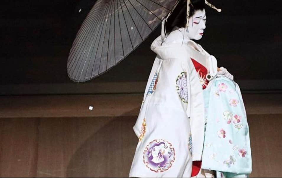 杵屋勝四郎のインスタグラム：「BS東急  9月30日(土) 12:15 - 14:30  土曜ゴールデンシアター傑作選　歌舞伎傑作選「傾城雪吉原」「一條大蔵譚」 劇場／公演 「傾城雪吉原」 雪景色の新吉原を舞台に、恋人を思い春を待つ傾城を玉三郎が情緒ある長唄にのせてしっとりと踊る。大雪のため想い人が来ないだろうと切ない気持ちから、二人が出会った春の頃など季節の移ろい、四季の様子と記憶を思い出しながら、また巡ってくる春の訪れのように恋人を待つのだった。 (2018年/平成30年12月･歌舞伎座)  「一條大蔵譚」 つくり阿呆の大蔵卿が明かす秘めた本心。 義太夫狂言の名作として知られる、一條大蔵卿の作り阿呆と本性の演じ分けがみどころの舞台。仁左衛門の大蔵卿に、孝太郎のお京、菊之助の鬼次郎、時蔵の常盤御前で。 (2015年／平成27年10月･歌舞伎座) 出演 「傾城雪吉原」 坂東玉三郎 「一條大蔵譚」 片岡仁左衛門 片岡孝太郎 市村家橘 片岡松之助 尾上菊之助 中村時蔵」