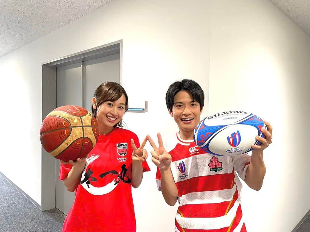 田村浩平のインスタグラム：「. 【先輩と🏀🏉】 バスケワールドカップ🏀の次は ラグビーワールドカップ🏉  中京テレビでは、10/8(日) 19:30〜 パブリックビューイングを開催予定😆 場所は、中京テレビ東側の屋外ビジョンです💪💪💪  我々も一緒に楽しみたい！！ ということで松原アナとある動画を撮影😊  ラグビーボールを抱えて颯爽と駆け抜けていく松原アナ💨  笑いの絶えない現場でした笑  #ラグビーワールドカップ #ラグビーw杯 #中京テレビ #中京テレビアナウンサー #アナウンサー #松原朋美 アナ #田村浩平」