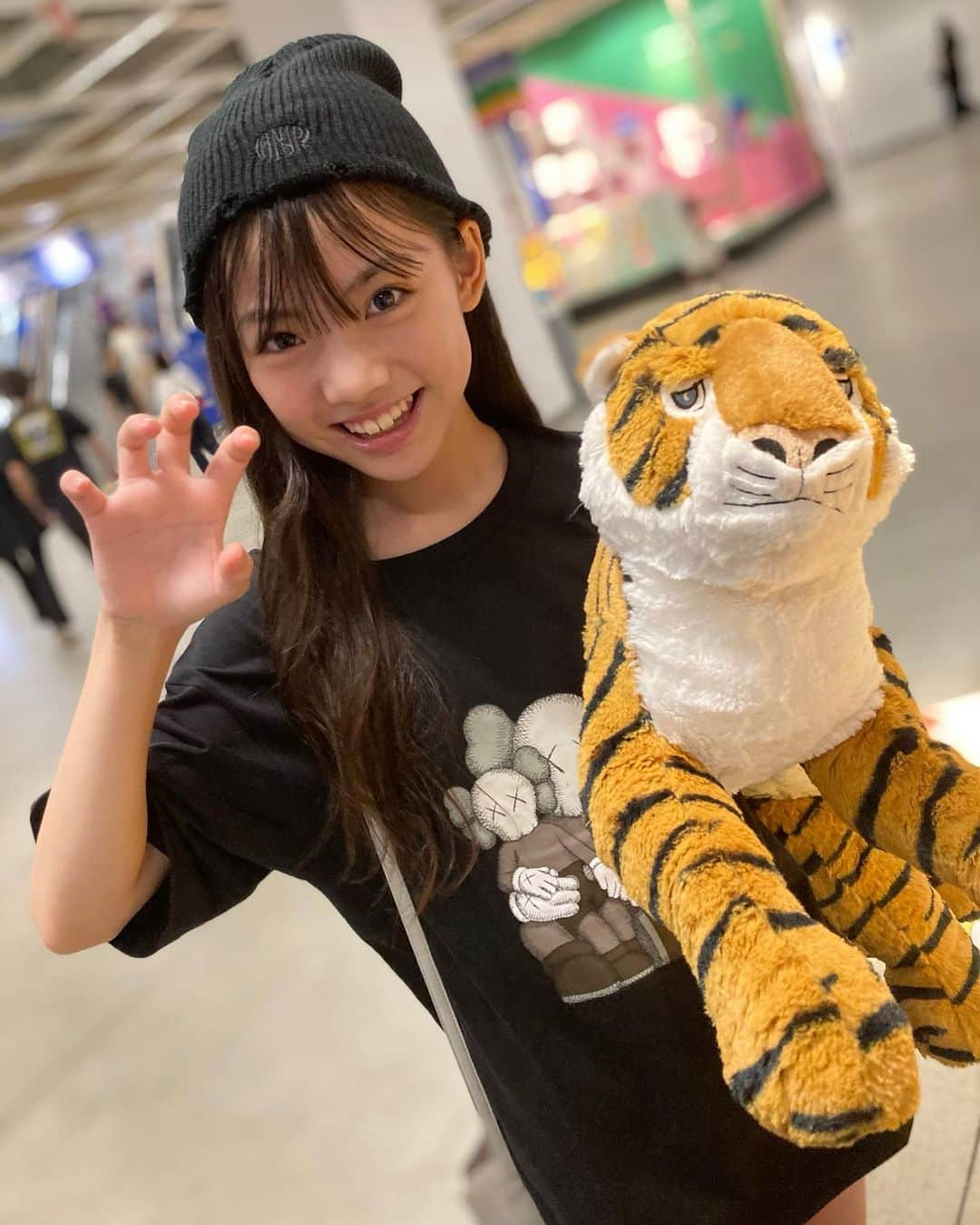 上埜れのんさんのインスタグラム写真 - (上埜れのんInstagram)「•*¨*•.¸¸☆*･ﾟ  虎ちゃん可愛い🐯  お買い物楽しかったよ♥️🛒´-  #小学生女子#女の子コーデ#kidsfashion#js #kaws#ikea」9月21日 20時40分 - xxrenonxx