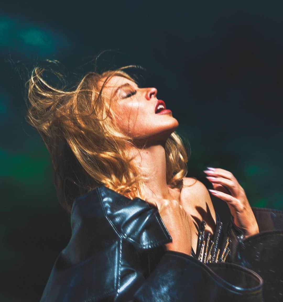 カイリー・ミノーグのインスタグラム：「TENSION is all yours at midnight!! 💚 Which track are you most excited to hear tomorrow? 💎」