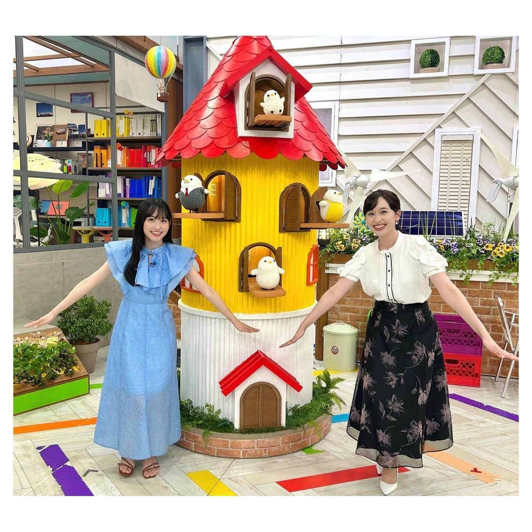 宇賀神メグさんのインスタグラム写真 - (宇賀神メグInstagram)「🐥  . .  ナナナナ〜ナナナナ〜ナナナナ生放送！  美空ちゃんとジョイマンポーズ。 伝わりますか？🤣 ふとした時に美空ちゃんのジョイマンを思い出して、 ふふっと笑ってしまいます。  . .  #thetime_tbs #一ノ瀬美空 さん #ジョイマン #いきなり出てきてごめーん  #まことにすいまめーん」9月21日 11時59分 - ugajin_megu