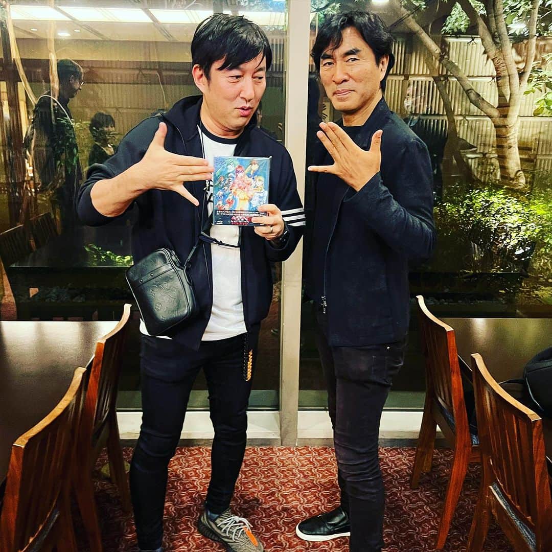 須田剛一のインスタグラム：「I got this autographed by Mr. Macross himself - Shoji Kawamori!」