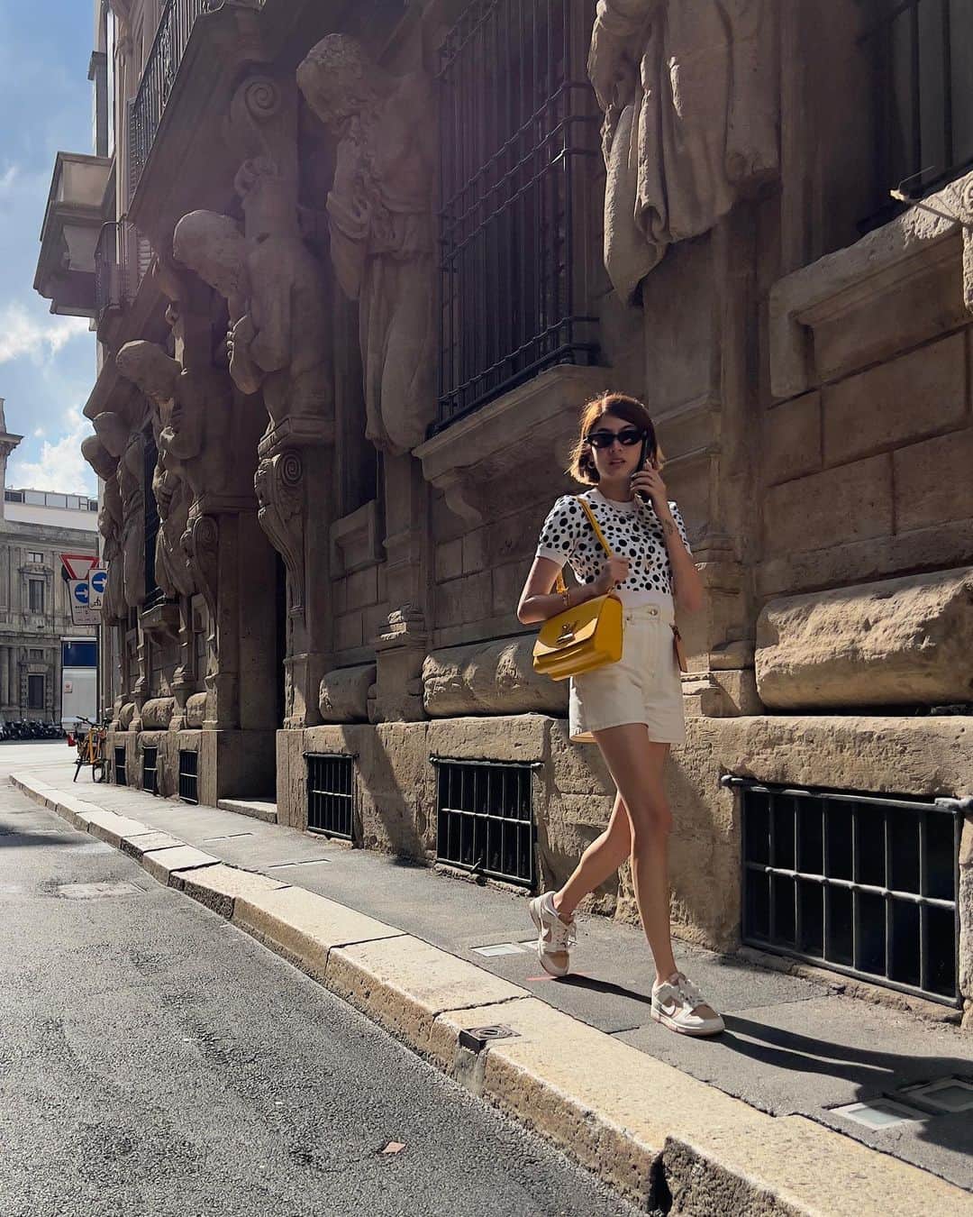 マギー・ラースリー・バーレンシエガーのインスタグラム：「24hrs in milan 🐚🦐🍕🍔」