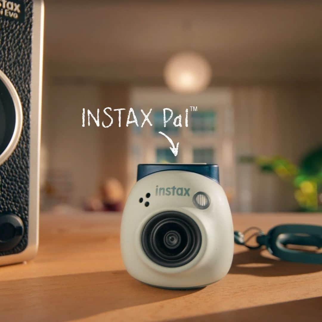 Fujifilm instaxのインスタグラム：「僕の名前は『INSTAX Pal』！  大きな夢を持った小さなカメラなんだ😍 ------------------------------ 新製品『INSTAX Pal』 は10月5日㈭発売！お楽しみに😍   #INSTAXPal 　　　　　　　　 #INSTAX #dontjusttakegive  #チェキ #チェキのある生活」