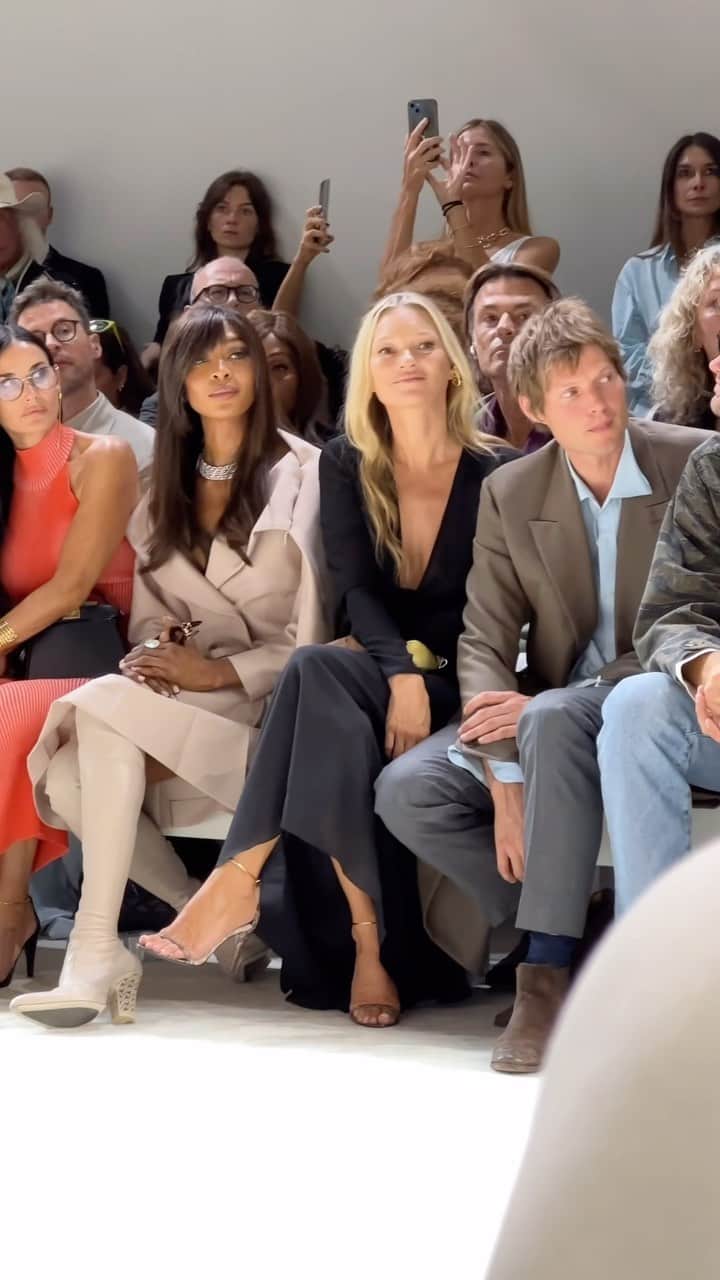 のインスタグラム：「At #Fendi, an elegant collection worthy of a supermodel front row ✨」