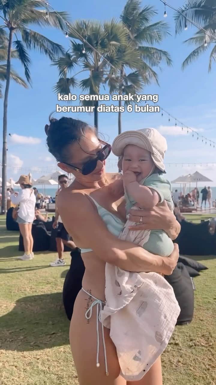 Jennifer Bachdimのインスタグラム：「My baby Kiro just turned 6 months old! Our pediatrician shared this helpful recommendation. Have you tried it with your kids? It would be awesome if you could share this valuable information with other parents too, so they can take better care of their little ones!」