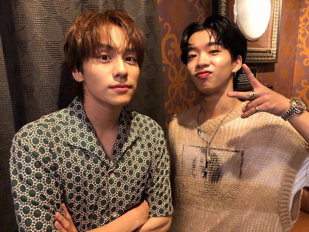 ジュノン編集部さんのインスタグラム写真 - (ジュノン編集部Instagram)「JUNON11月号、山下幸輝くん&森愁斗くんのオフショットを公開😃  『東京電波女子 Season3』にMCとして登場しているおふたり。 現場にお邪魔して取材をさせていただきました。  アツアツなふたりのトークと、クールな写真を本誌でご覧ください！  ピンナップもあります😎  #山下幸輝 さん #森愁斗 さん #JUNON 11月号  そして…番組からのお知らせ📢 9月22日放送の東京電波女子は、MCの山下幸輝と森愁斗が出演したTCGに潜入し、ステージの裏側をお届け！ TCG出演者にインタビューを実施、本番直前の山下くん、森くんに密着！ さらに、デニム好きの森愁斗がジーンズ作りにチャレンジし、オリジナルのジーンズを制作！ 放送は、2023 年 9 月 22 日（金）26:05〜26:35  放送後は、公式YouTubeにて放送内容と未公開映像を事後配信しますのでお見逃しなく！」9月21日 13時00分 - junon_jp