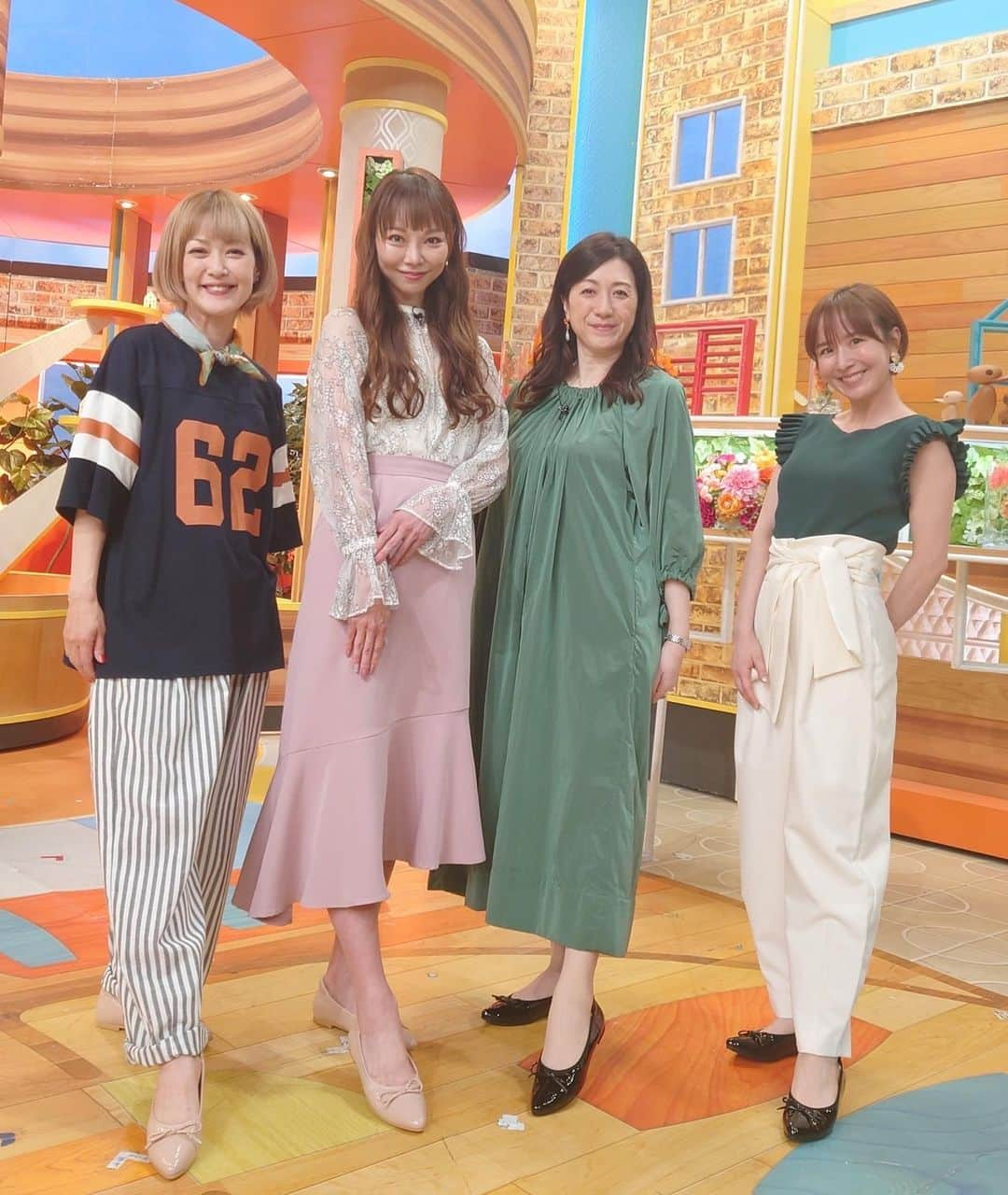 上野水香のインスタグラム：「OA情報📺 明日です。  TBS「もっとキニナルチョイス」 9月22日（金）9：55～10：25   MC #松嶋尚美 さん ゲスト #野々村友紀子 さん プレゼンター #山川恵里佳 さん  私のプロデュースブランド、piuprima  による、 コアウォーク バレエシューズ  いよいよ発売👠  番組でぜひチェックしてくださいね💗🖤  みなさまの足に、美容に、ファッションに、お役にたてる靴だと信じてます☺️」