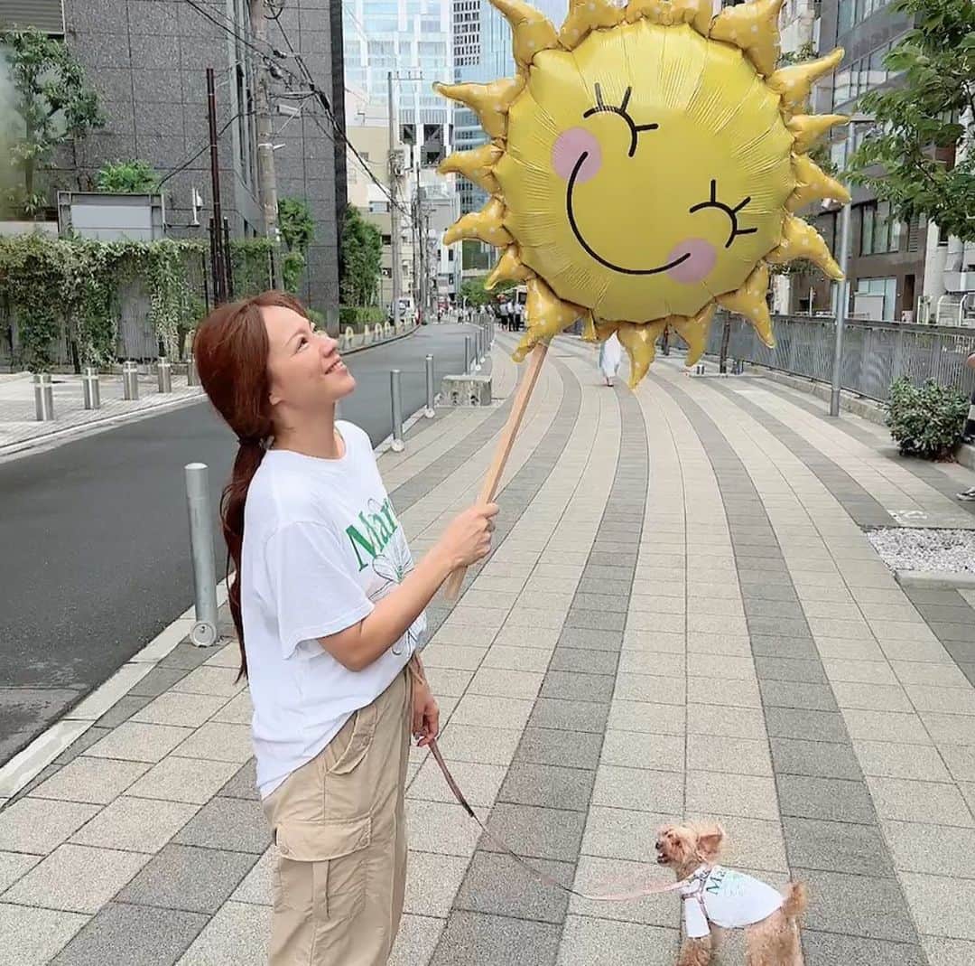 LINAのインスタグラム：「東京は雨だけど... 私の心は晴れ♡ 皆さん、穏やかな一日を 過ごせますように。 #MAXLINA #セレブ」
