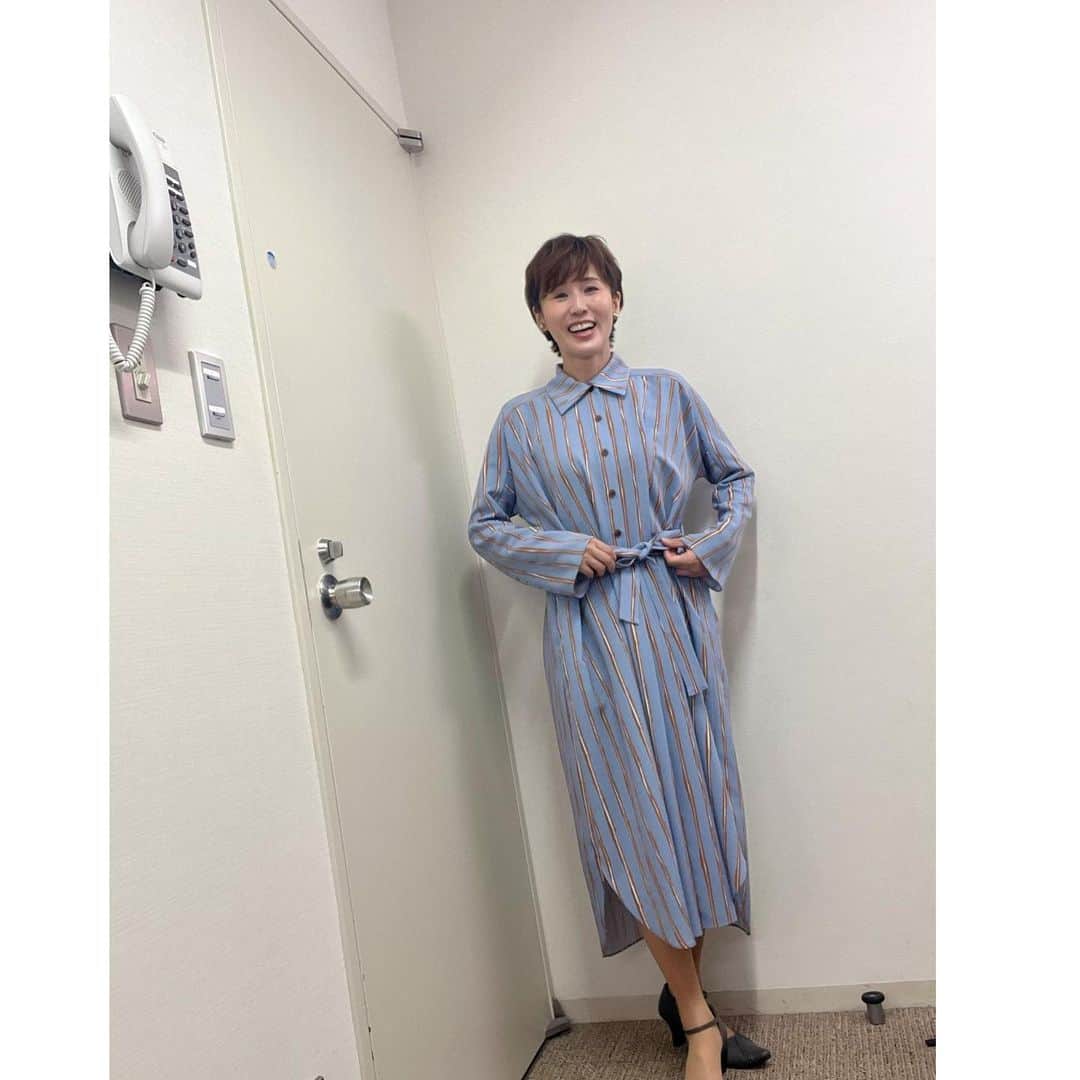 のインスタグラム：「#自撮り  携帯の置き場が安定せず、 どうにも斜めになる。  近寄ると傾かない。  あ。でも良い感じ✌️😆✌️」