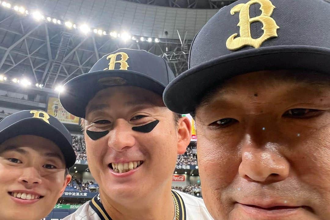 杉本裕太郎さんのインスタグラム写真 - (杉本裕太郎Instagram)「3連覇⚾️  昨日応援ヤバかったです📣📣📣 前日お立ち台で、明日決めますって言ってしまったので無事決めれてよかったです🤣 残り試合も頑張ります！ 何卒よろしくお願いします😆 #優勝 #初胴上げ #みんな好き」9月21日 13時09分 - 99tarosu345