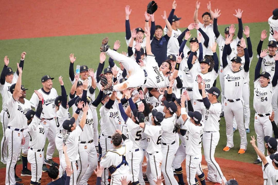 杉本裕太郎のインスタグラム：「3連覇⚾️  昨日応援ヤバかったです📣📣📣 前日お立ち台で、明日決めますって言ってしまったので無事決めれてよかったです🤣 残り試合も頑張ります！ 何卒よろしくお願いします😆 #優勝 #初胴上げ #みんな好き」