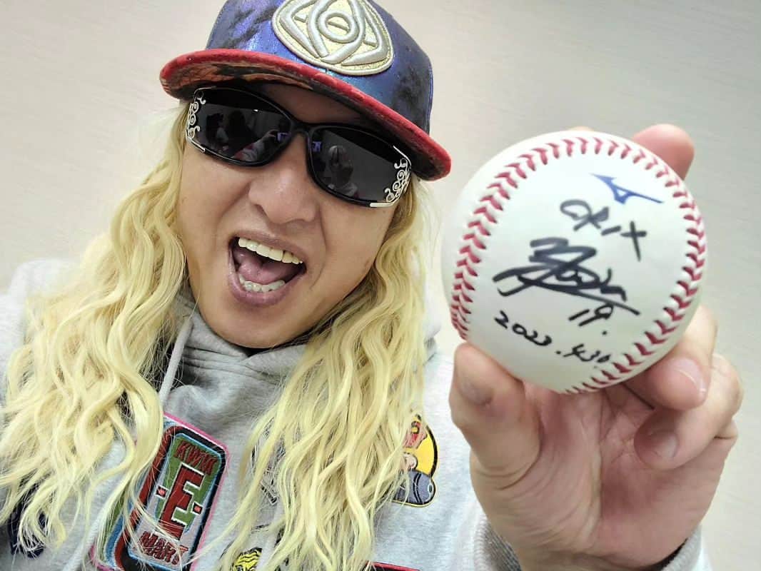 のインスタグラム：「#オリックスバファローズ 優勝おめでとうございます！！  オリ達デーでの始球式、 皆さんと盛り上がったDJタイム ホント最高の思い出です  オリホー DO DANCE！！   #オリックス  #全員で優勝  #オリホー  #DJKOO」